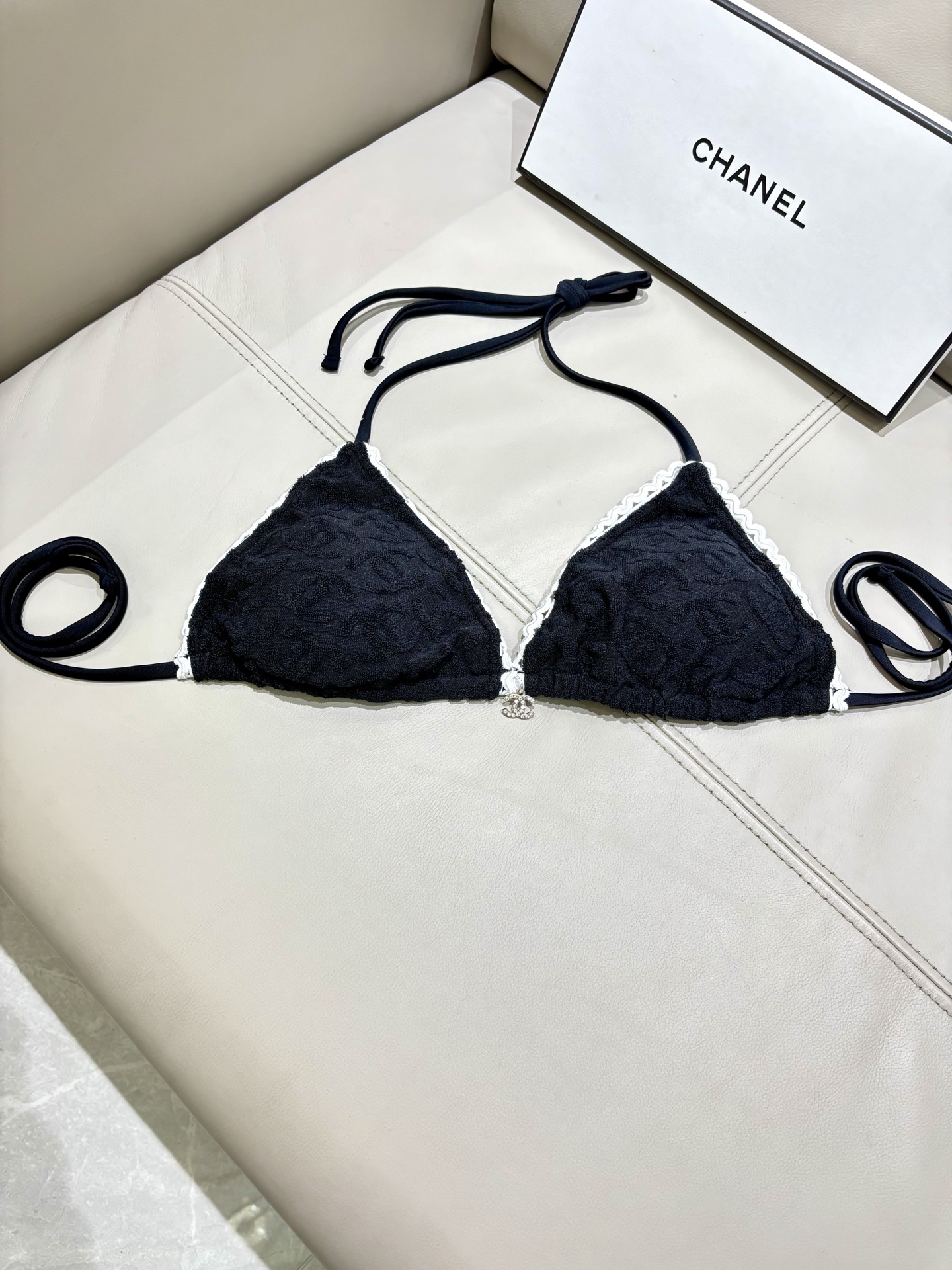 Chanel新款比基尼泳衣适合多种场景的游泳衣🏊‍♀️海边 游泳池 温泉 水上乐园 漂流都可以😌内搭也完