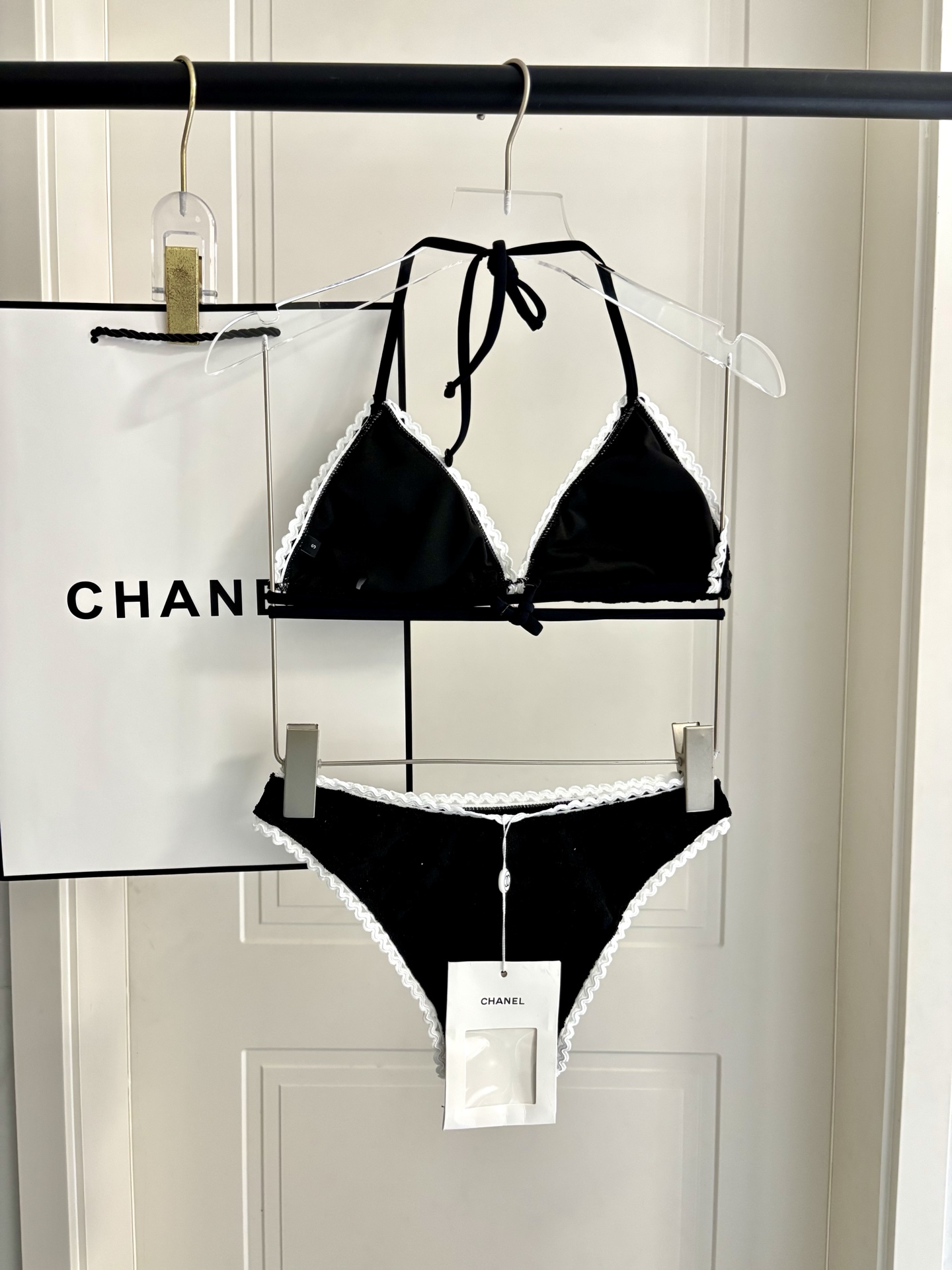 Chanel新款比基尼泳衣适合多种场景的游泳衣🏊‍♀️海边 游泳池 温泉 水上乐园 漂流都可以😌内搭也完