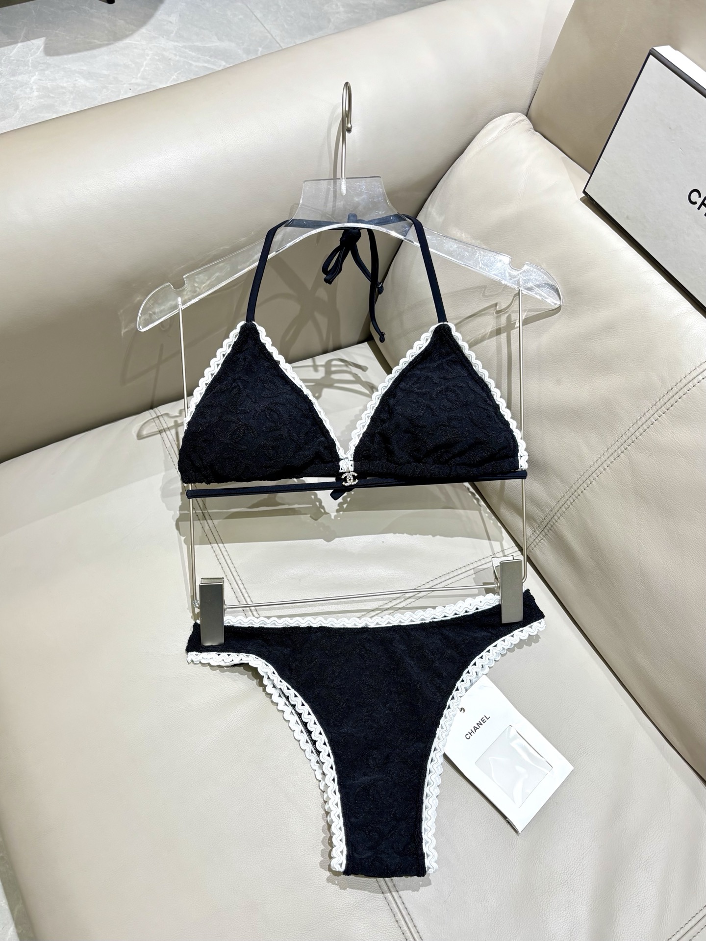 Chanel新款比基尼泳衣适合多种场景的游泳衣🏊‍♀️海边 游泳池 温泉 水上乐园 漂流都可以😌内搭也完