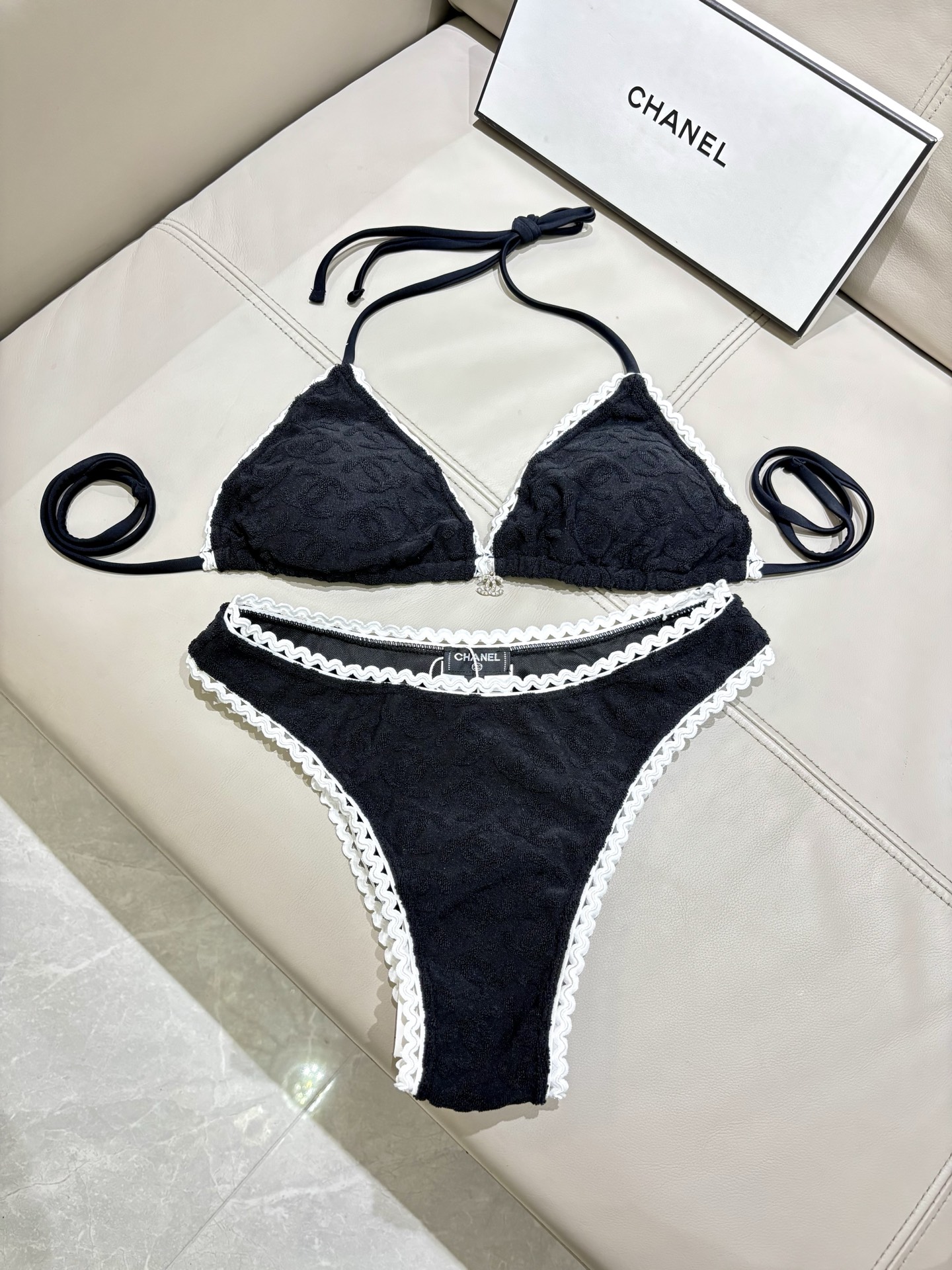 Chanel新款比基尼泳衣适合多种场景的游泳衣🏊‍♀️海边 游泳池 温泉 水上乐园 漂流都可以😌内搭也完