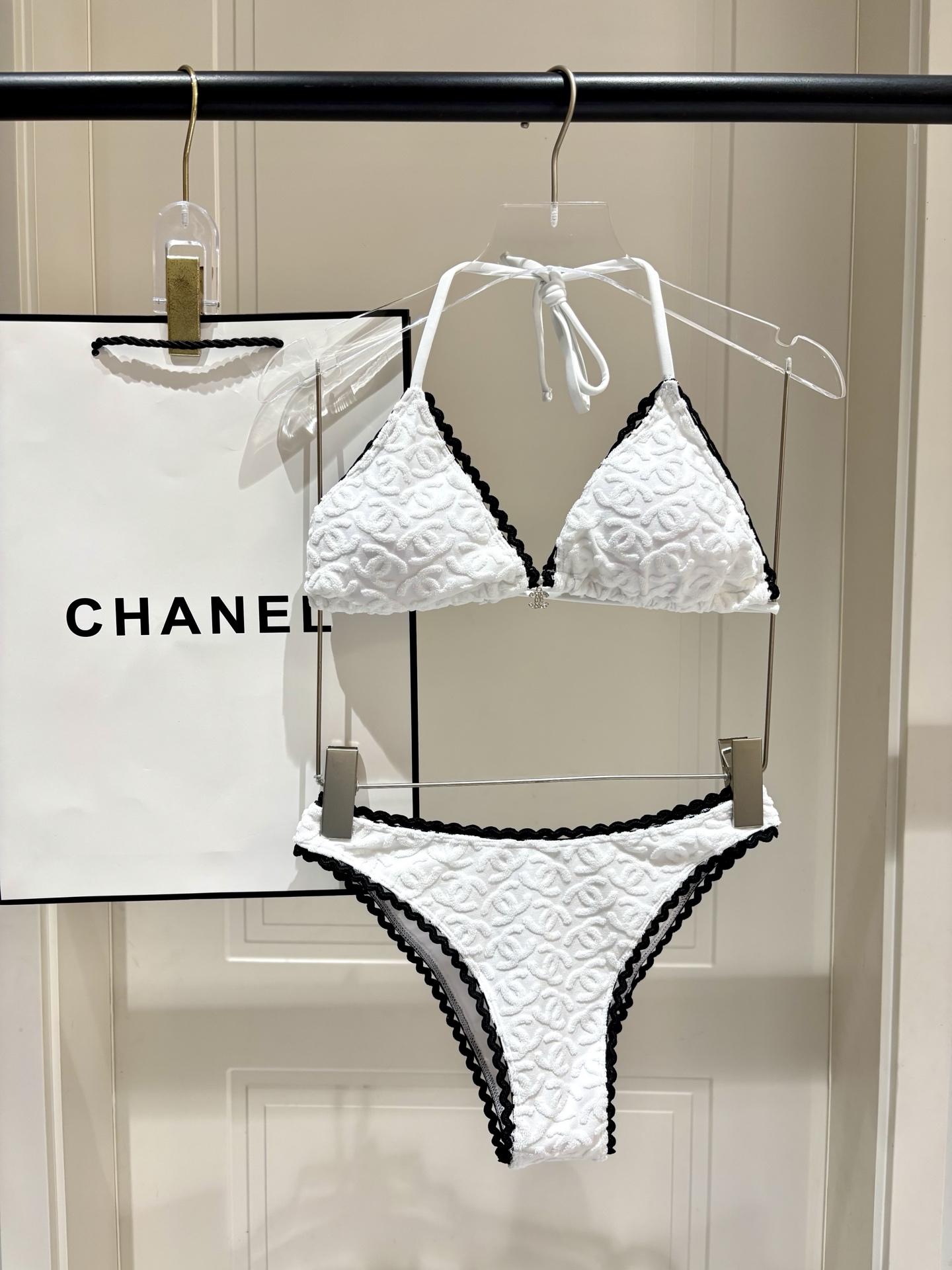 Chanel新款比基尼泳衣适合多种场景的游泳衣🏊‍♀️海边 游泳池 温泉 水上乐园 漂流都可以😌内搭也完