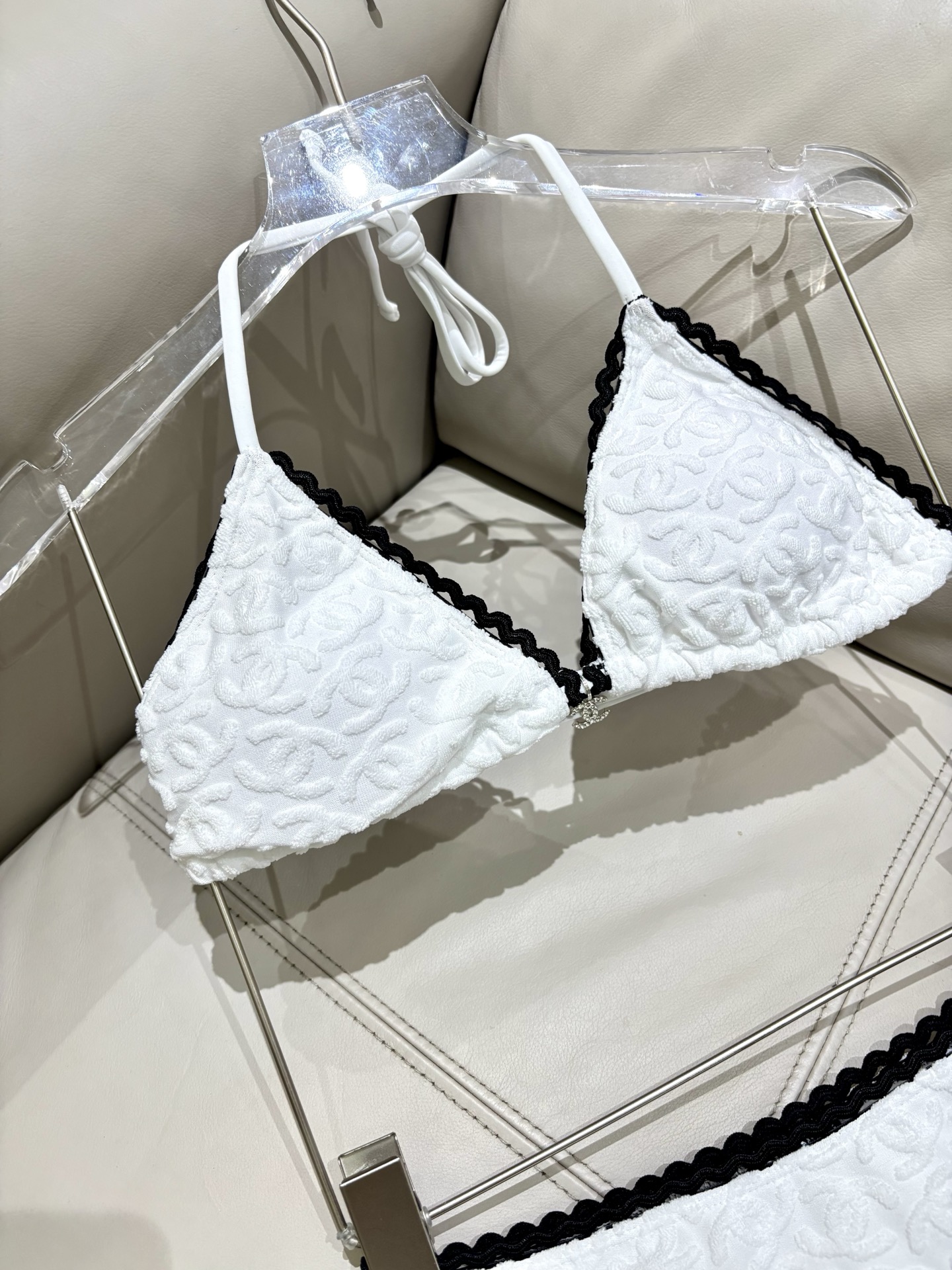 Chanel新款比基尼泳衣适合多种场景的游泳衣🏊‍♀️海边 游泳池 温泉 水上乐园 漂流都可以😌内搭也完
