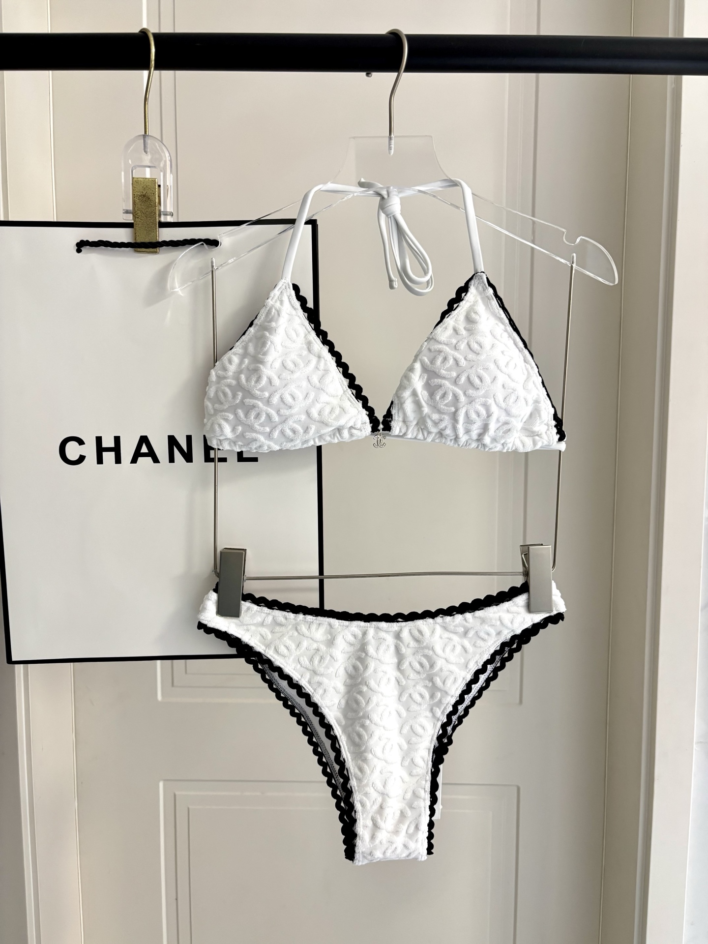 Chanel新款比基尼泳衣适合多种场景的游泳衣🏊‍♀️海边 游泳池 温泉 水上乐园 漂流都可以😌内搭也完