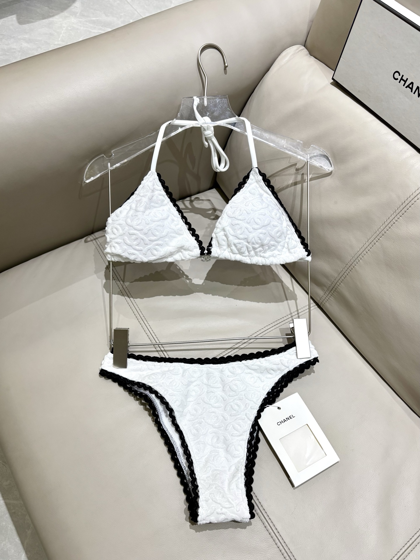 Chanel新款比基尼泳衣适合多种场景的游泳衣🏊‍♀️海边 游泳池 温泉 水上乐园 漂流都可以😌内搭也完