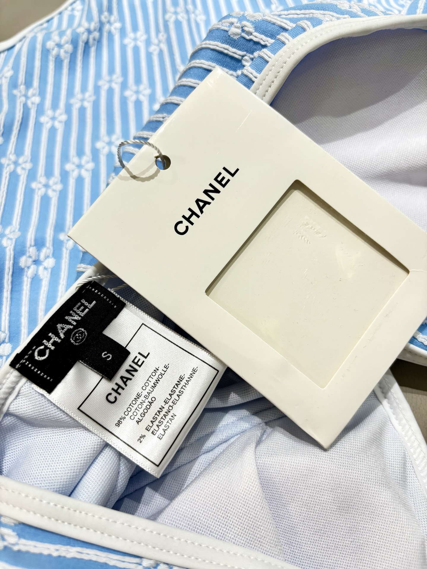 Chanel新款连体泳衣适合多种场景的游泳衣🏊‍♀️海边 游泳池 温泉 水上乐园 漂流都可以😌内搭也完全