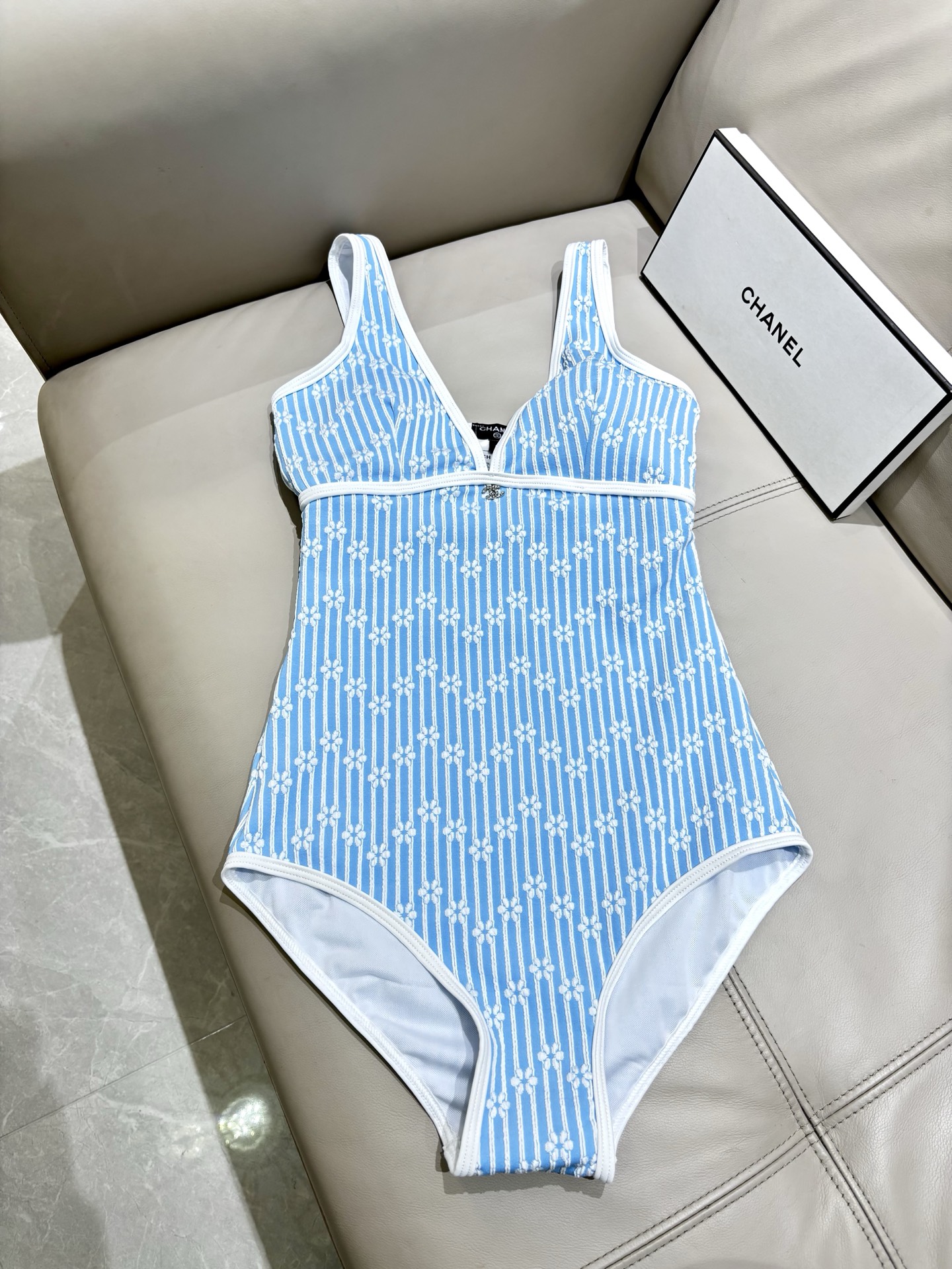Chanel新款连体泳衣适合多种场景的游泳衣🏊‍♀️海边 游泳池 温泉 水上乐园 漂流都可以😌内搭也完全