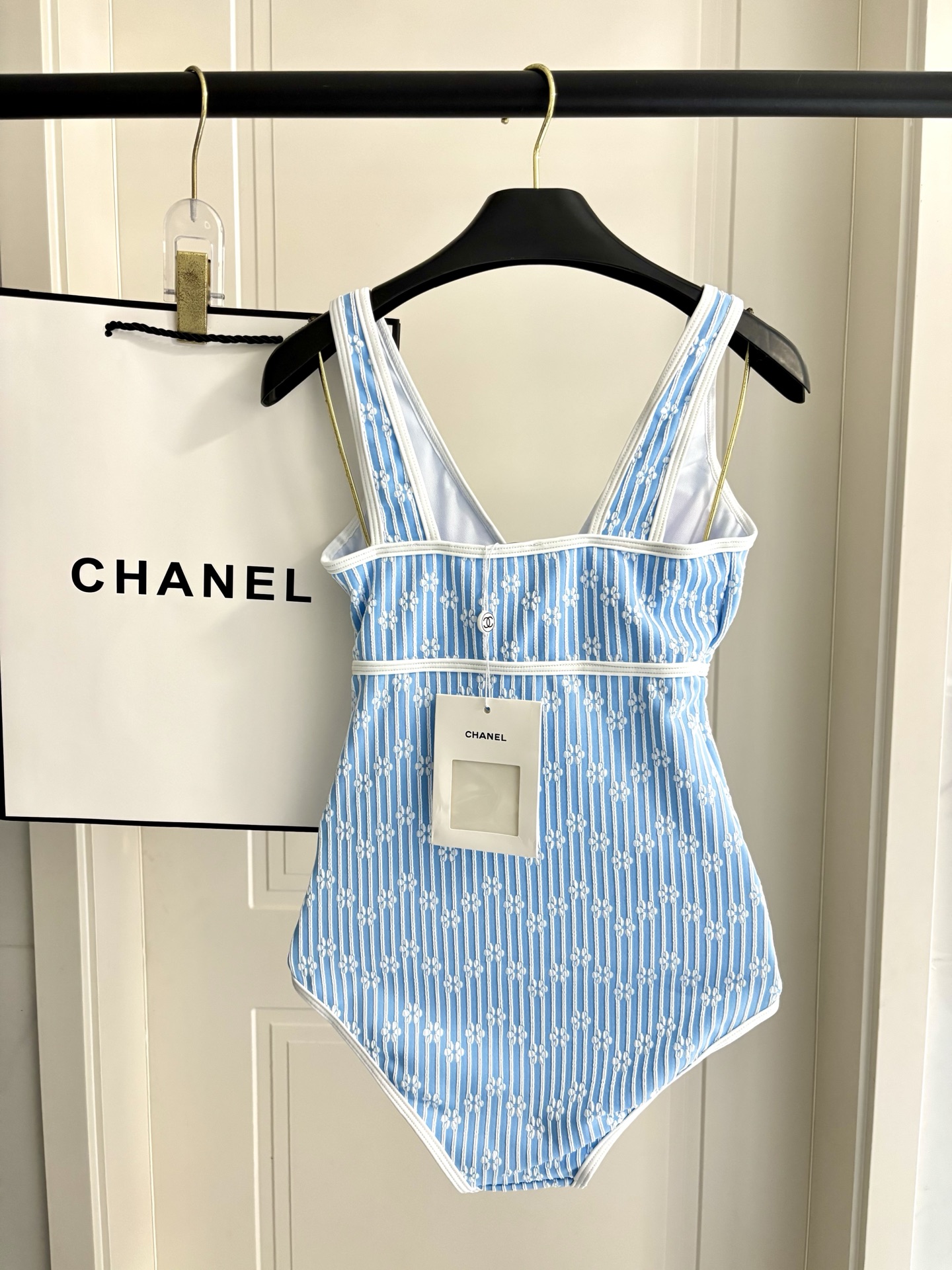 Chanel新款连体泳衣适合多种场景的游泳衣🏊‍♀️海边 游泳池 温泉 水上乐园 漂流都可以😌内搭也完全