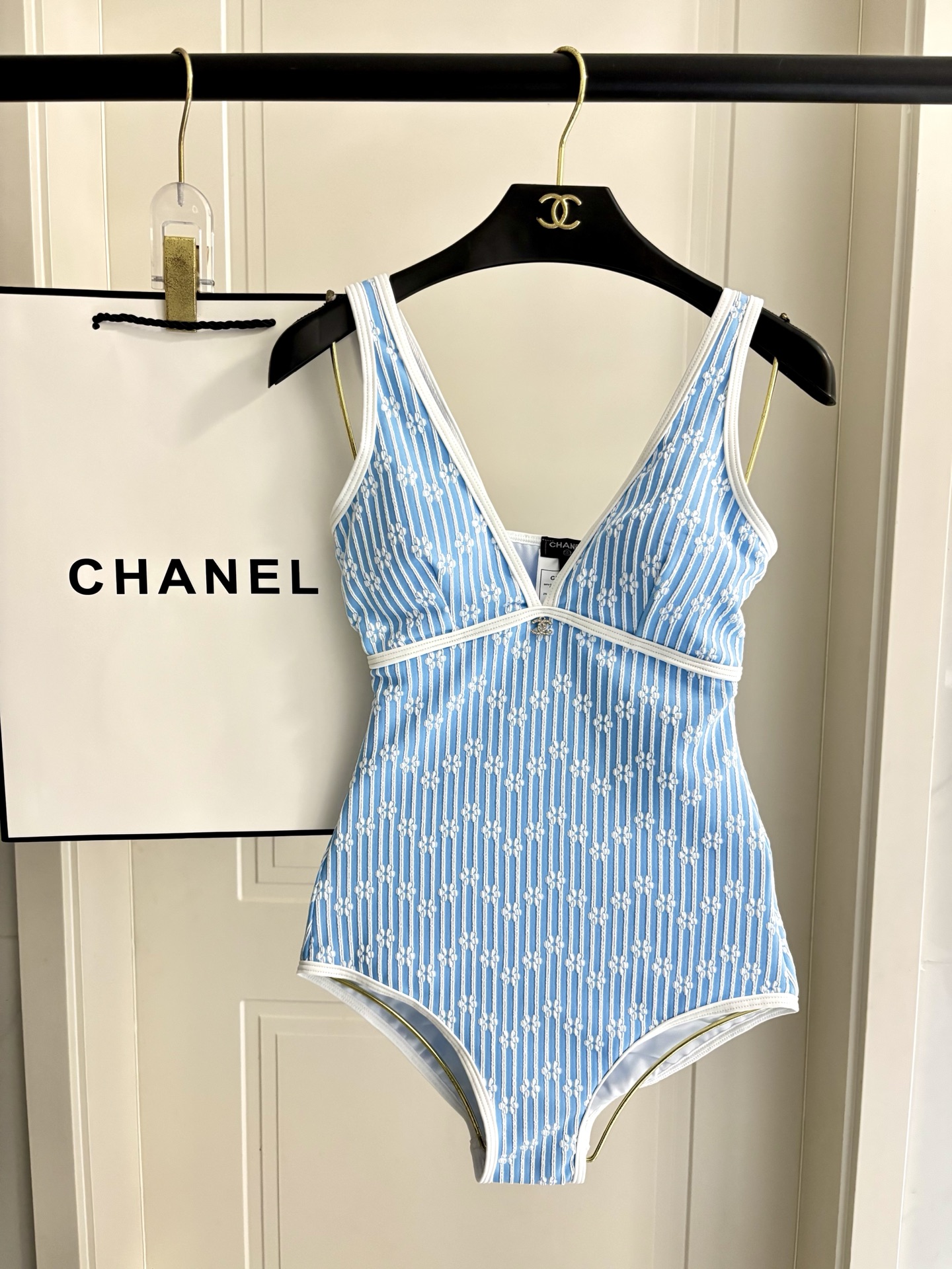 Chanel新款连体泳衣适合多种场景的游泳衣🏊‍♀️海边 游泳池 温泉 水上乐园 漂流都可以😌内搭也完全