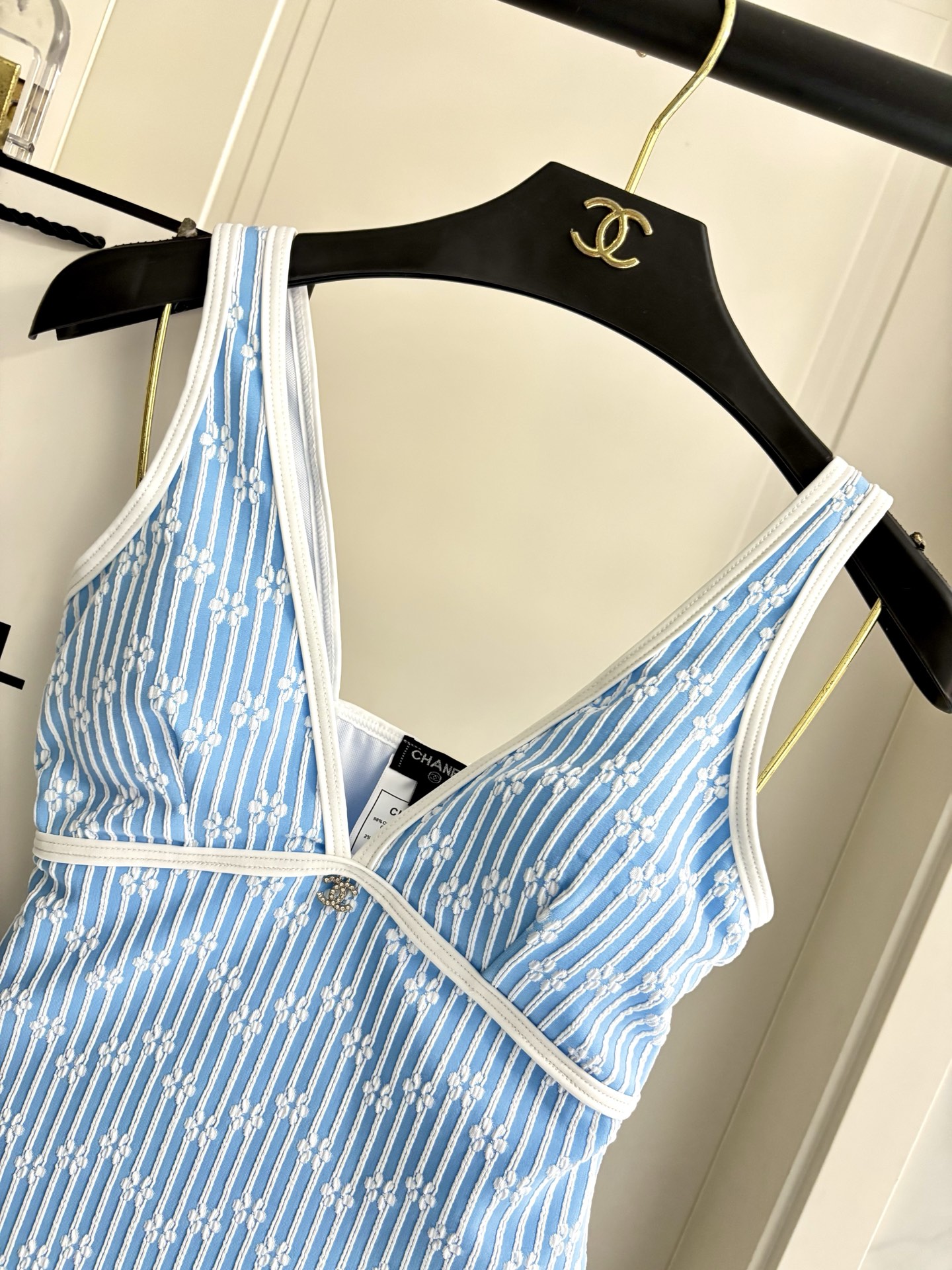 Chanel新款连体泳衣适合多种场景的游泳衣🏊‍♀️海边 游泳池 温泉 水上乐园 漂流都可以😌内搭也完全