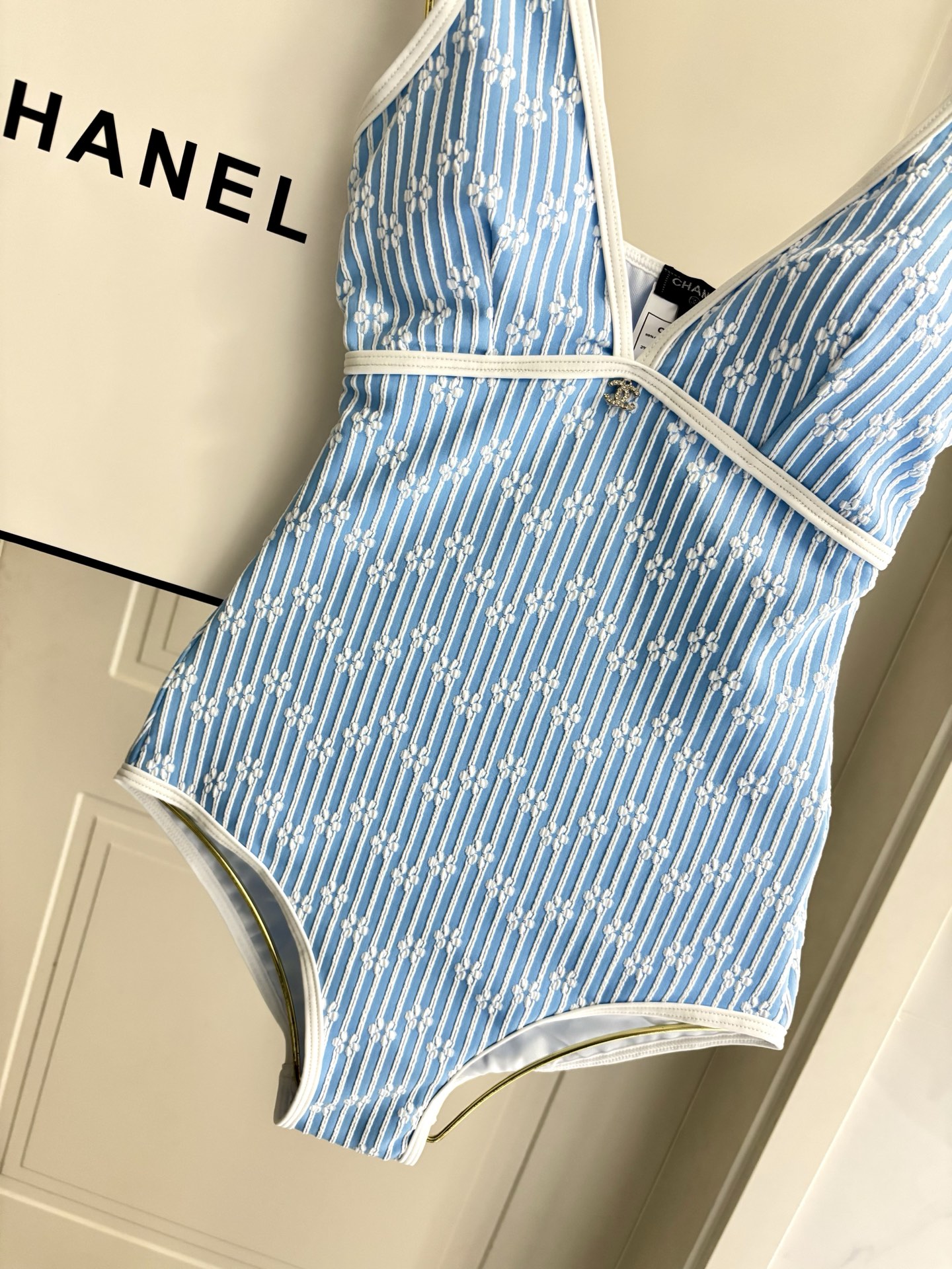 Chanel新款连体泳衣适合多种场景的游泳衣🏊‍♀️海边 游泳池 温泉 水上乐园 漂流都可以😌内搭也完全
