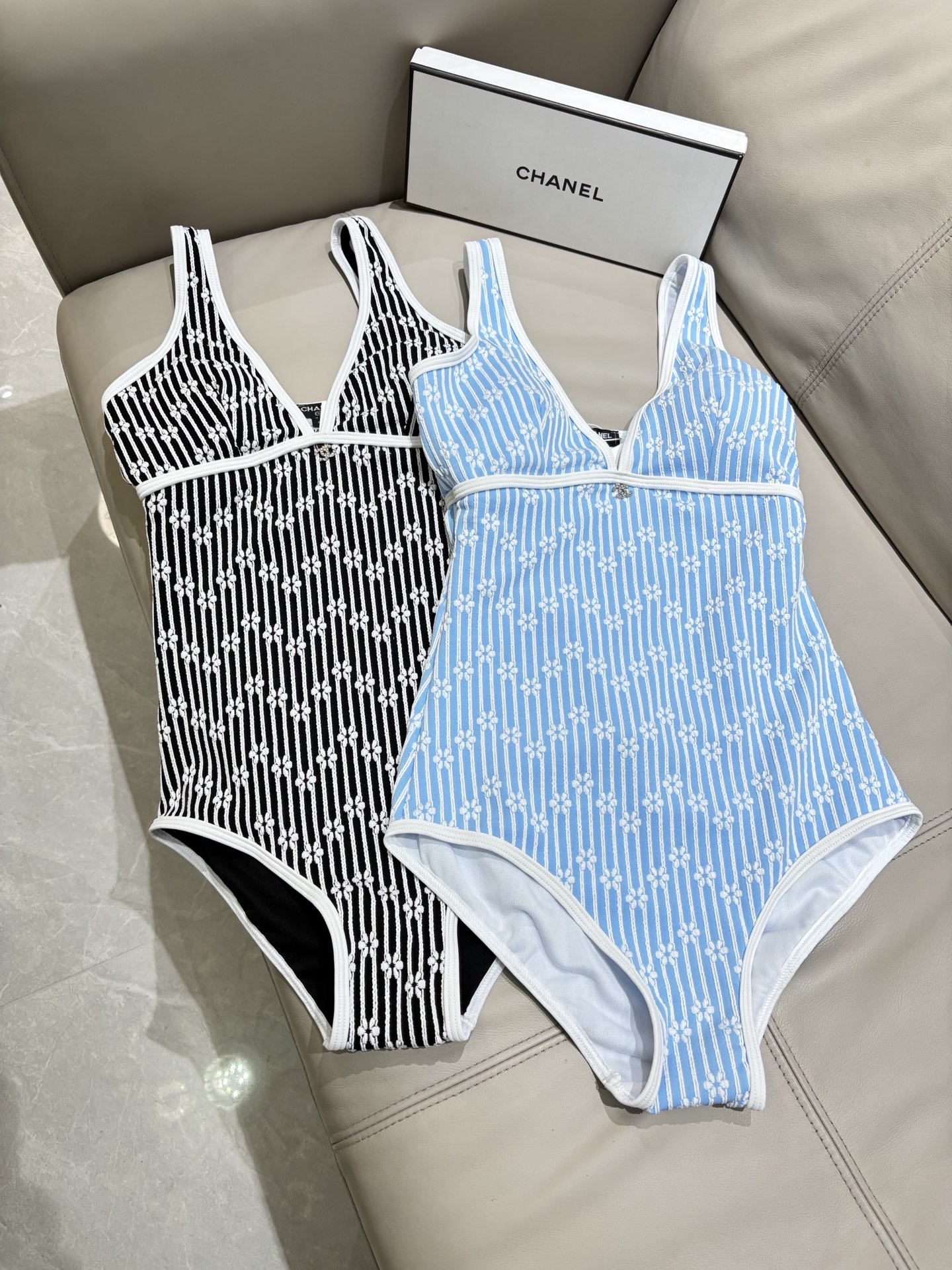 Chanel新款连体泳衣适合多种场景的游泳衣🏊‍♀️海边 游泳池 温泉 水上乐园 漂流都可以😌内搭也完全
