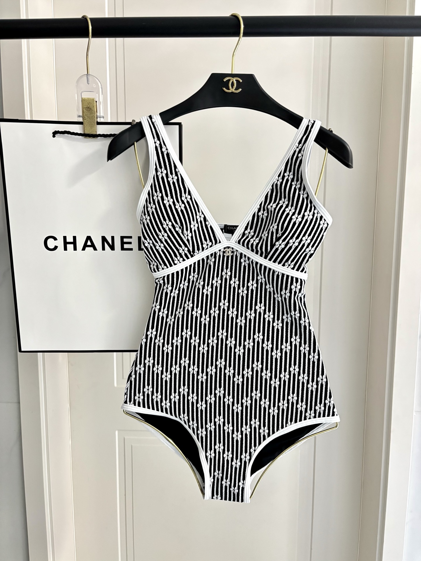 Chanel新款连体泳衣适合多种场景的游泳衣🏊‍♀️海边 游泳池 温泉 水上乐园 漂流都可以😌内搭也完全