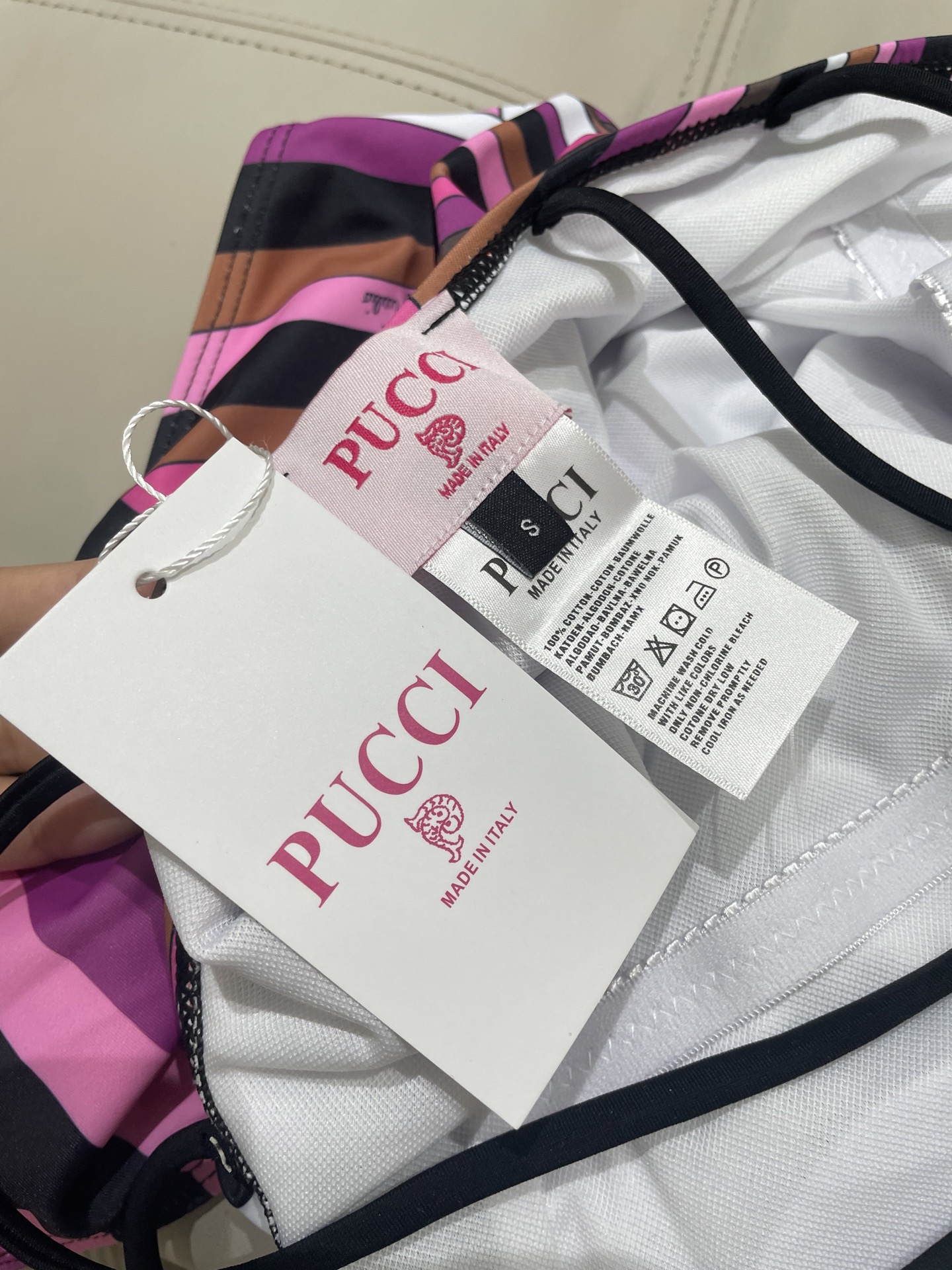 Pucci新款连体😍🥰适合多种场景的游泳衣🏊‍♀️海边 游泳池 温泉 水上乐园 漂流都可以😌内搭也完全可