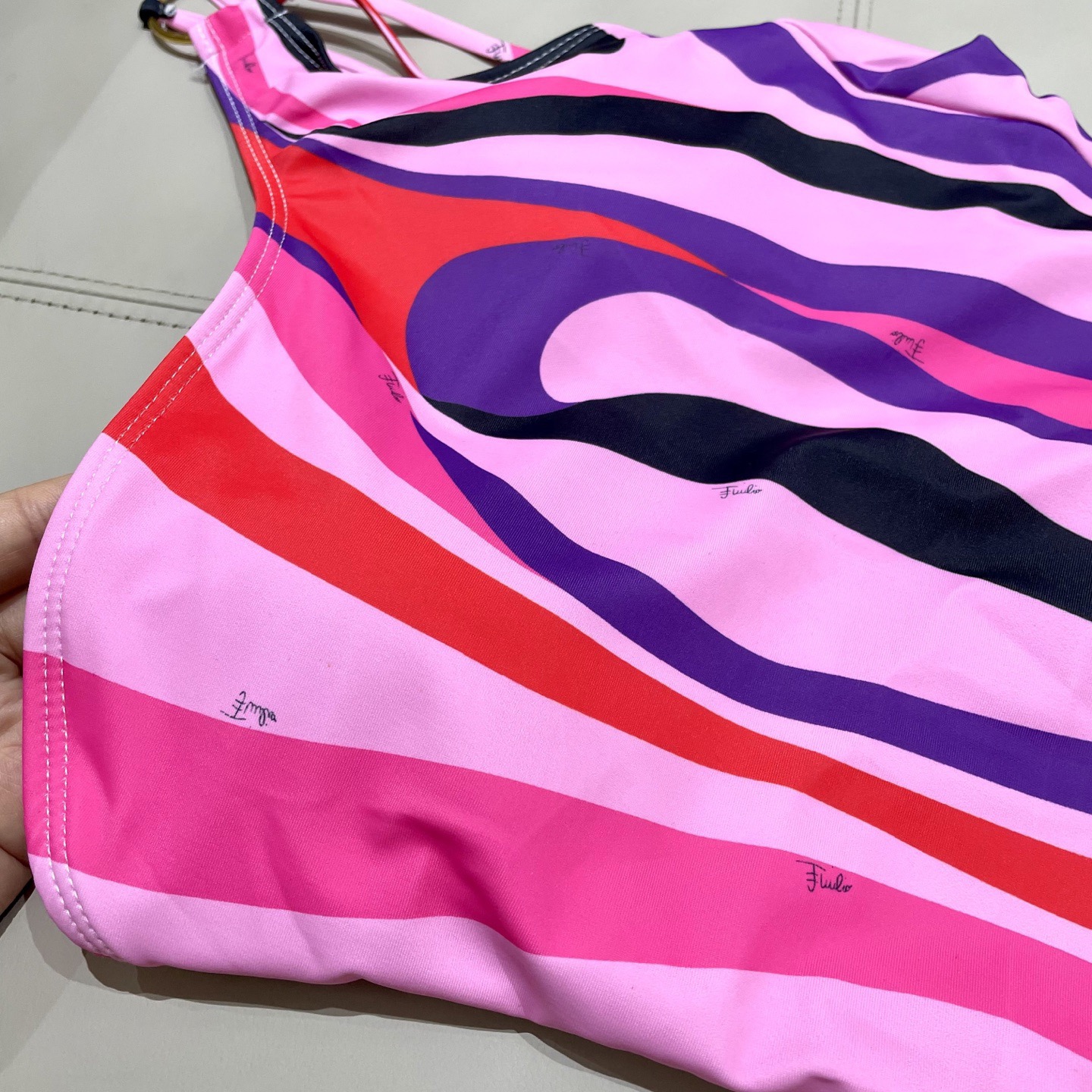 Pucci新款连体😍🥰适合多种场景的游泳衣🏊‍♀️海边 游泳池 温泉 水上乐园 漂流都可以😌内搭也完全可