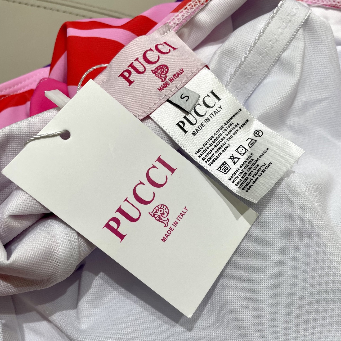 Pucci新款连体😍🥰适合多种场景的游泳衣🏊‍♀️海边 游泳池 温泉 水上乐园 漂流都可以😌内搭也完全可