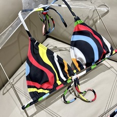 Pucci新款比基尼😍🥰适合多种场景的游泳衣🏊♀️海边 游泳池 温泉 水上乐园 漂流都可以😌内搭也完全 Pucci新款比基尼😍🥰适合多种场景的游泳衣🏊♀️海边 游泳池 温泉 水上乐园 漂流都可以😌内搭也完全