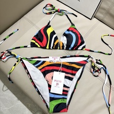 Pucci新款比基尼😍🥰适合多种场景的游泳衣🏊♀️海边 游泳池 温泉 水上乐园 漂流都可以😌内搭也完全 Pucci新款比基尼😍🥰适合多种场景的游泳衣🏊♀️海边 游泳池 温泉 水上乐园 漂流都可以😌内搭也完全