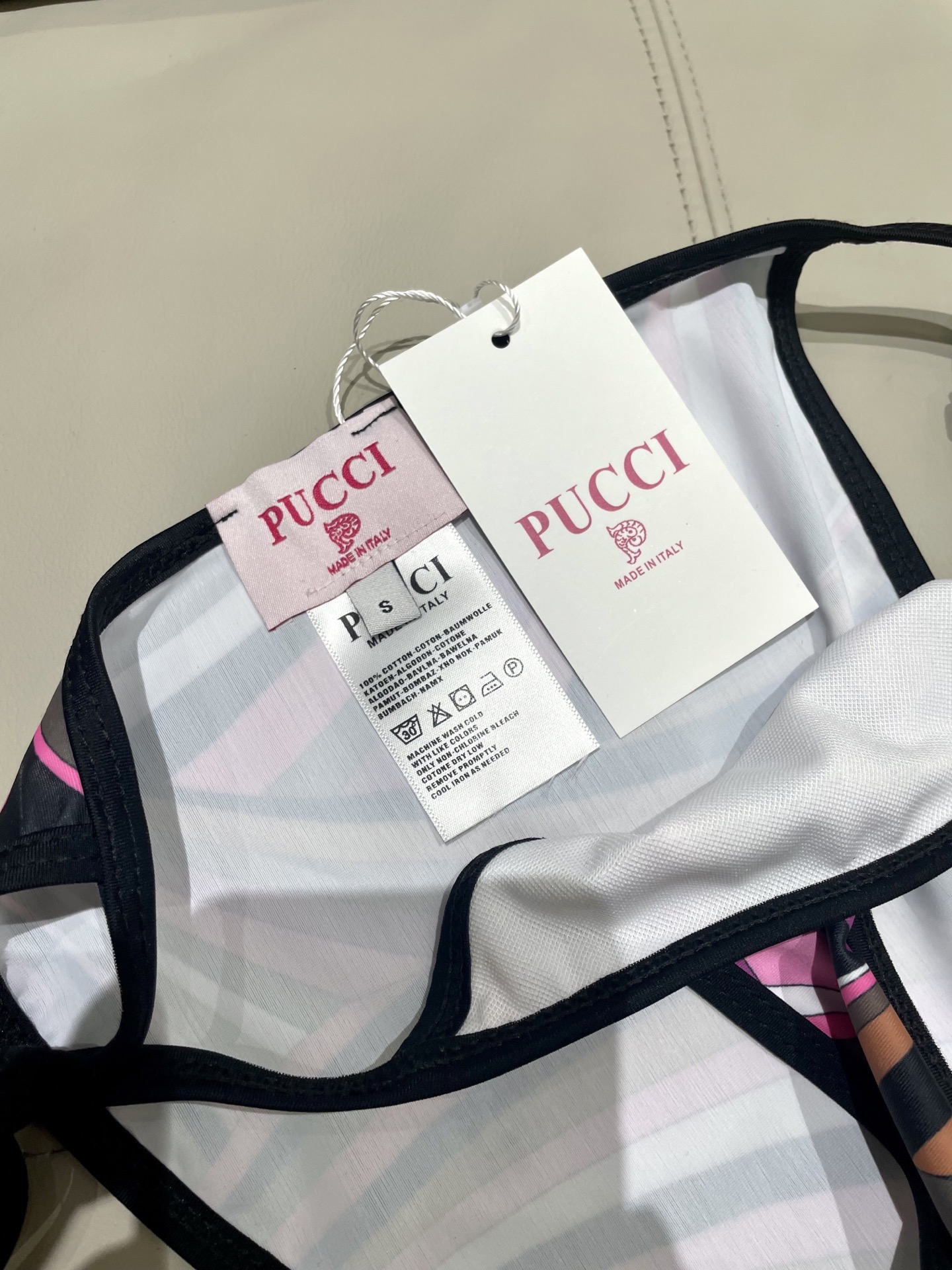 Pucci新款比基尼😍🥰适合多种场景的游泳衣🏊‍♀️海边 游泳池 温泉 水上乐园 漂流都可以😌内搭也完全