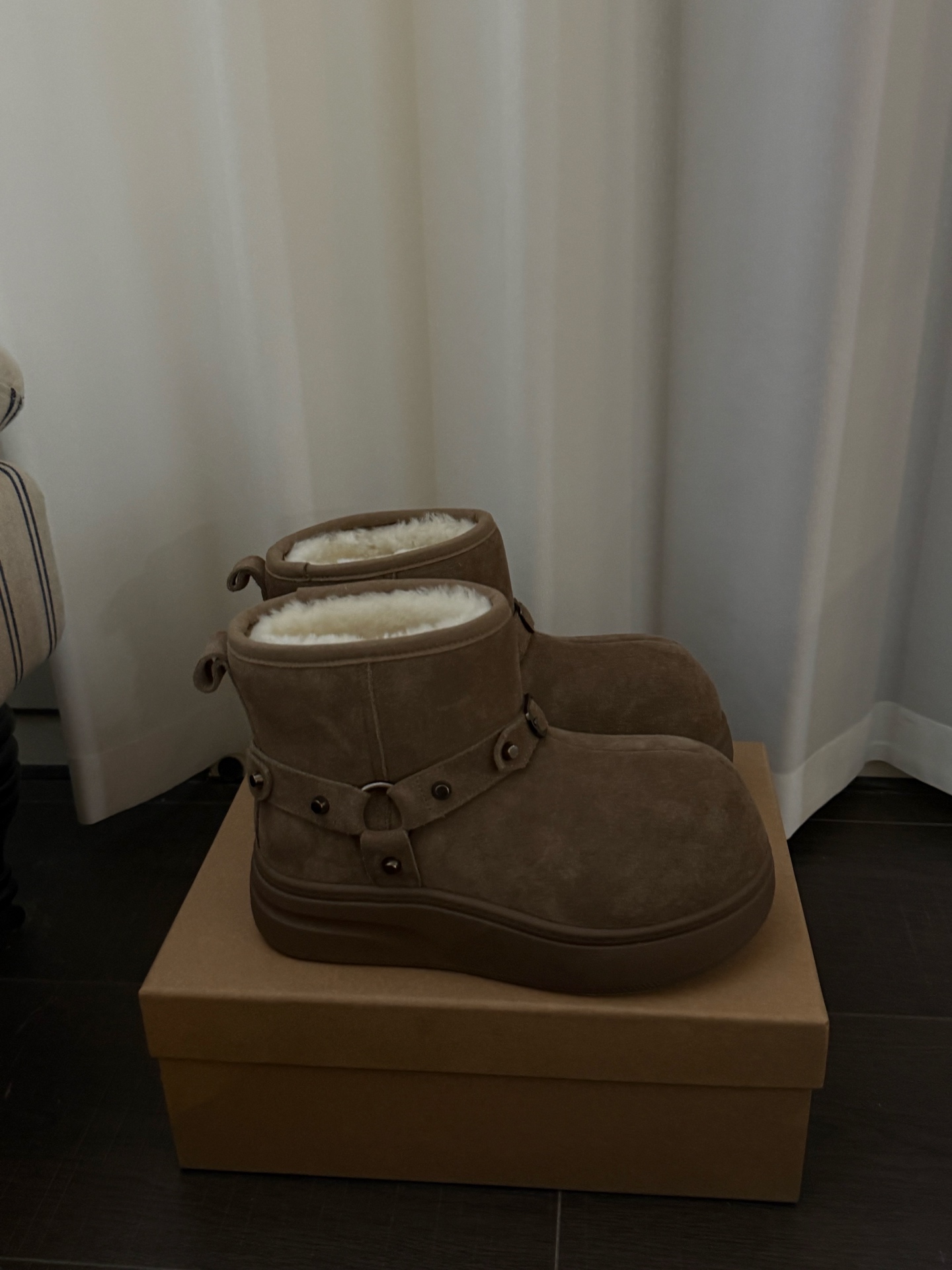 NO:593637,walnut details-,snow boots,boots19860909胡桃木细节 -,雪地靴,boots,Women's Shoes