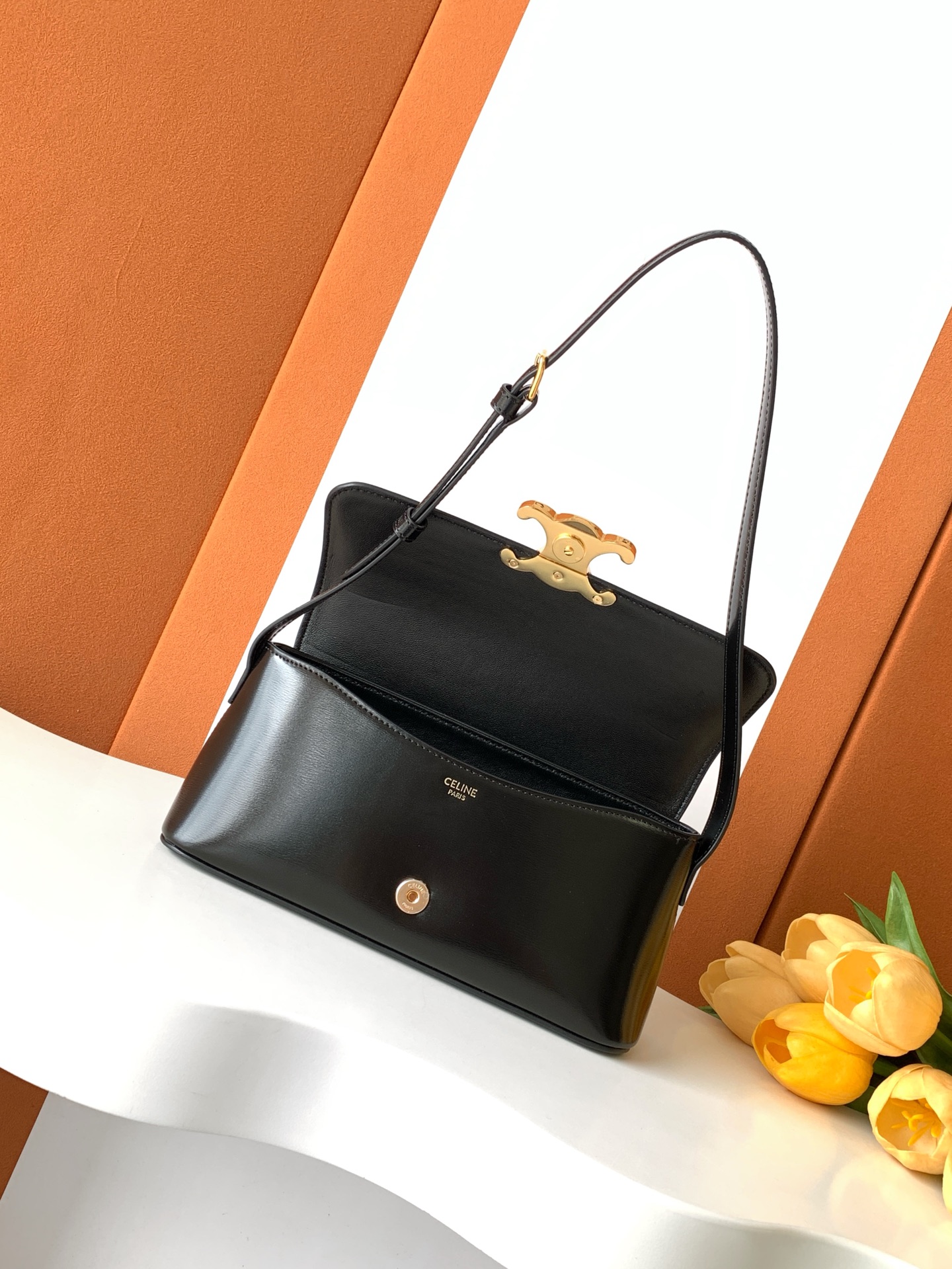 Fendi 最新品肩背包 小牛皮，全钢五金 高级感法式款