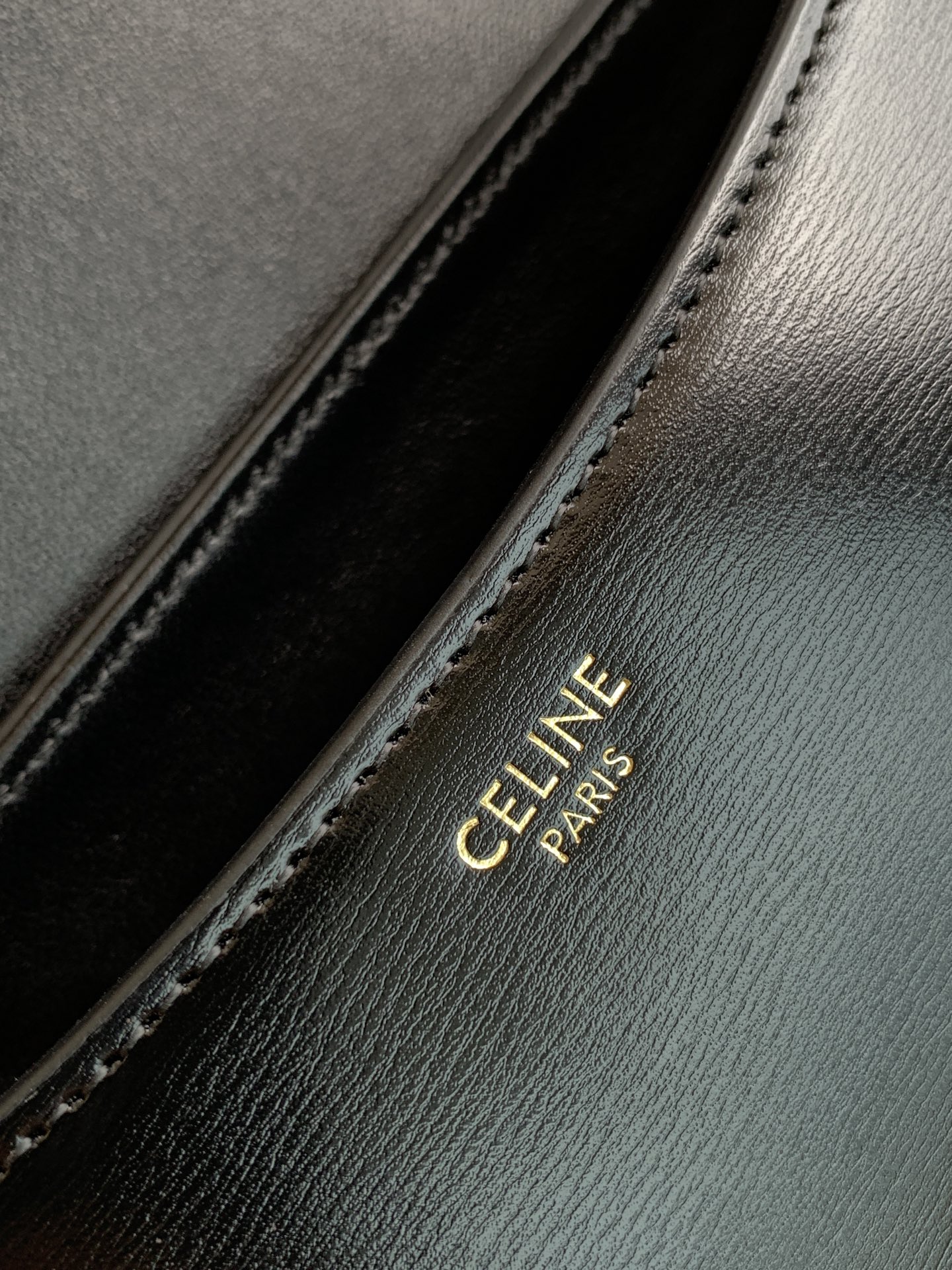 Fendi 最新品肩背包 小牛皮，全钢五金 高级感法式款