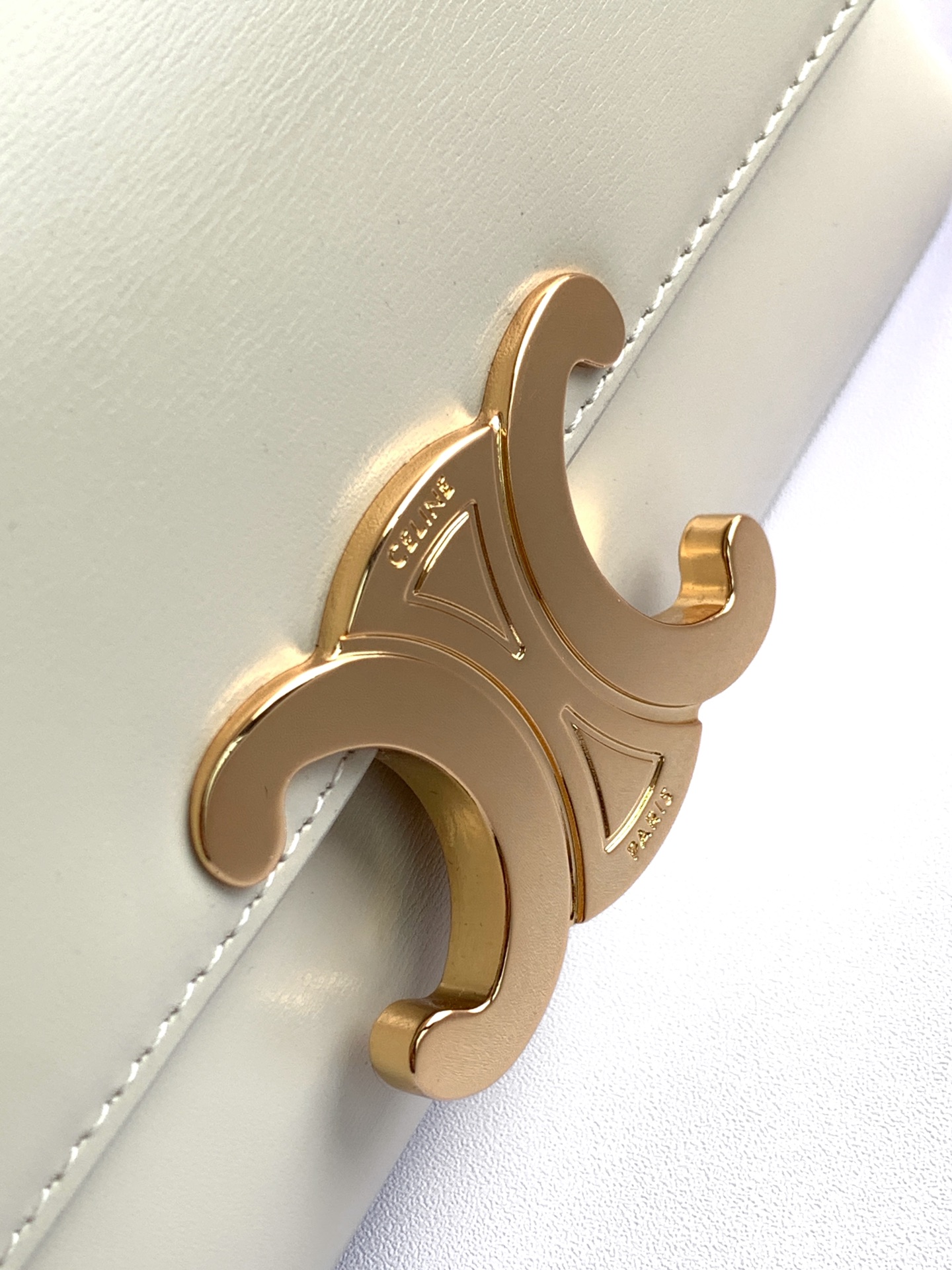 Fendi 最新品肩背包 小牛皮，全钢五金 高级感法式款