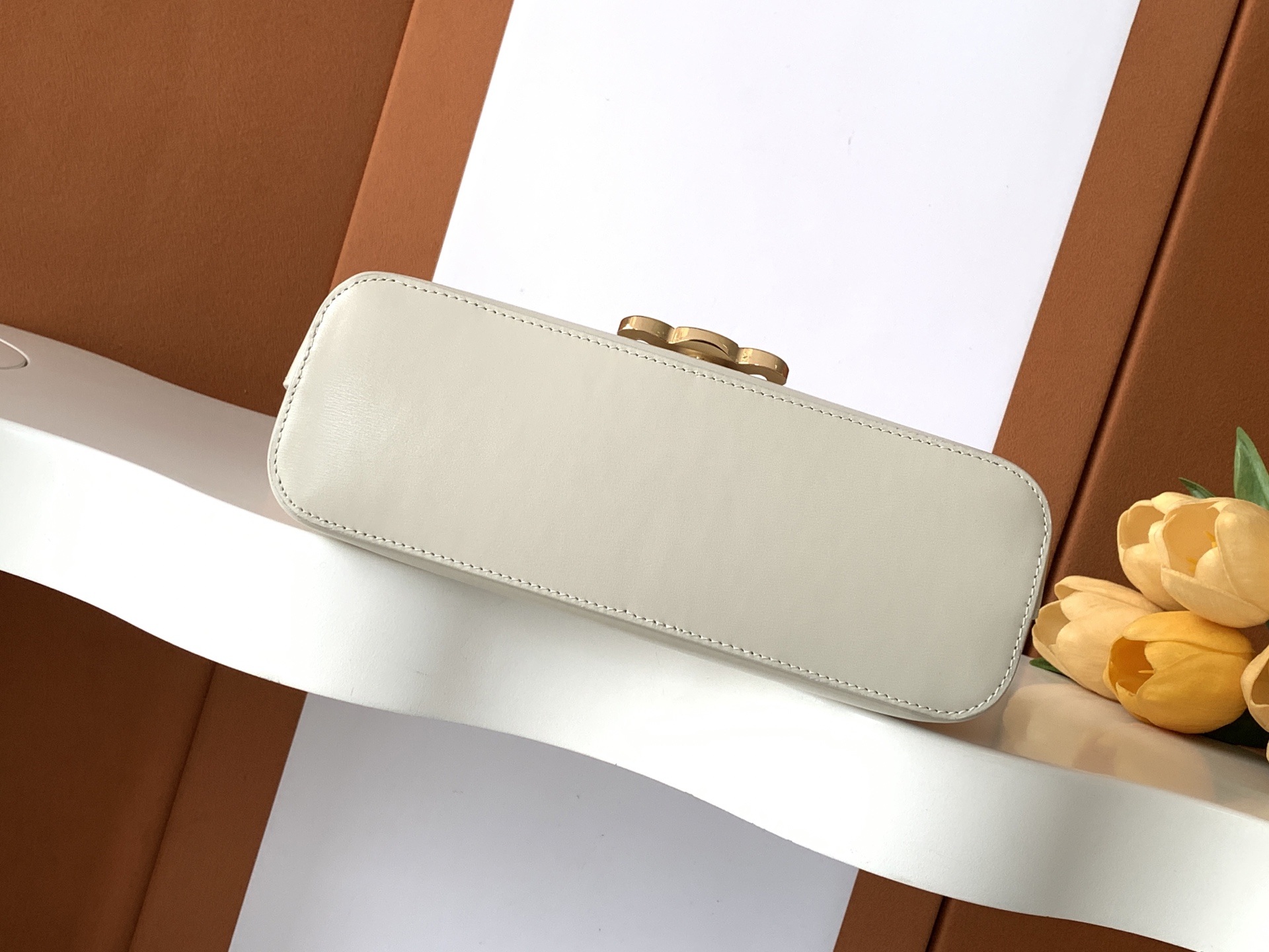 Fendi 最新品肩背包 小牛皮，全钢五金 高级感法式款