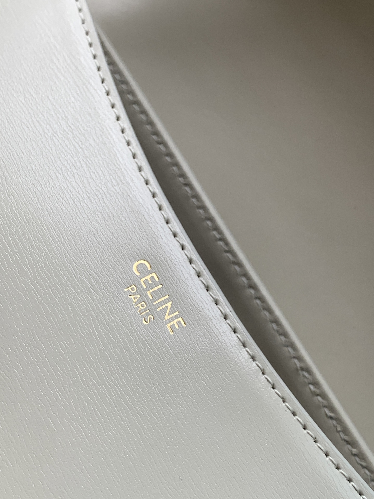 Fendi 最新品肩背包 小牛皮，全钢五金 高级感法式款