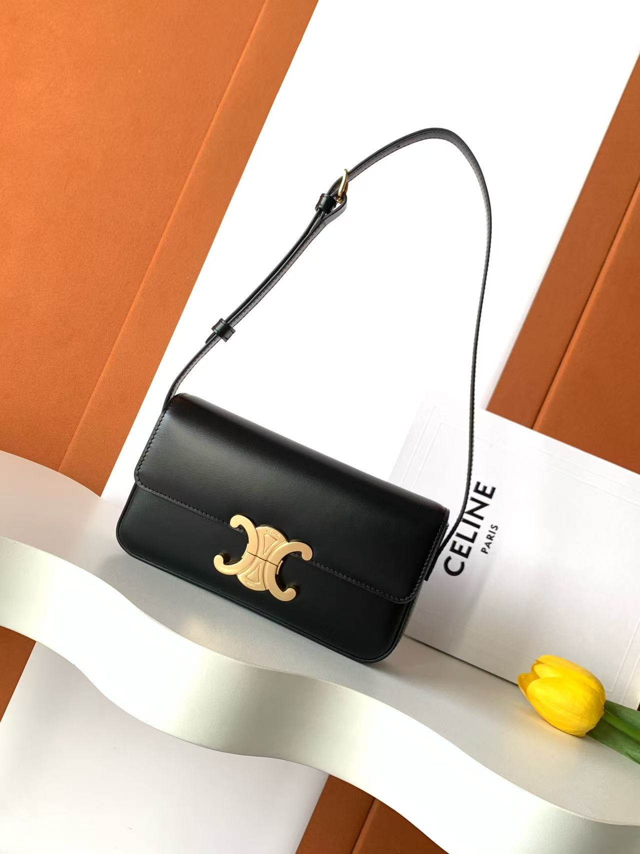 Celine 千呼万盼，秀场新品 CELIN*TRIOME
