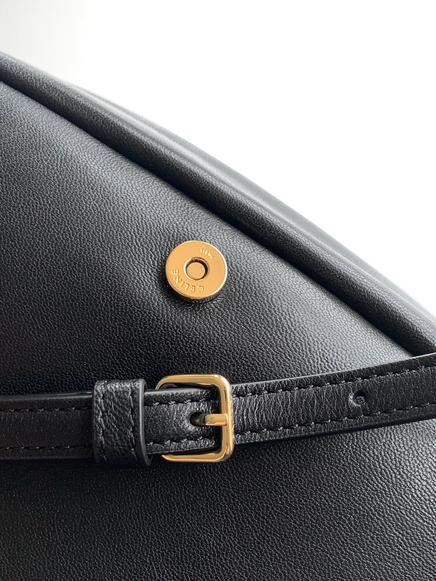 Fendi 全钢五金CE Halfmoon 半月包 mini到货