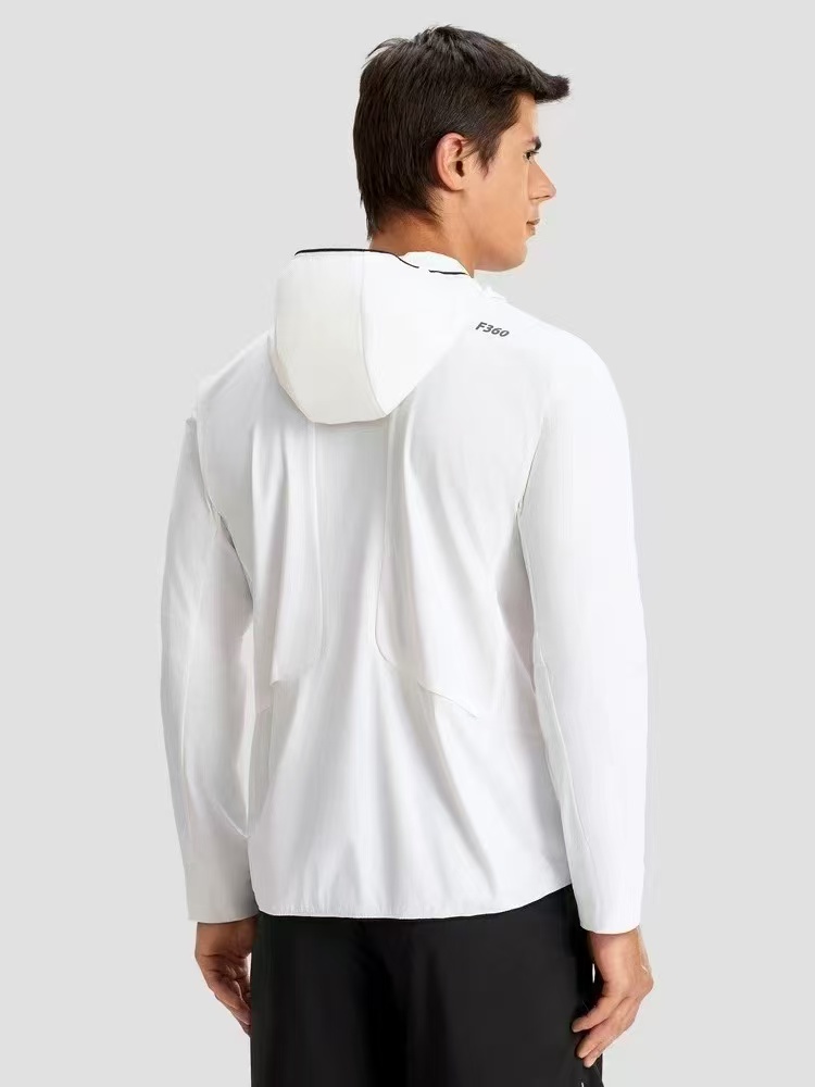 P210💰
DESCENTE / 迪桑特 轻量防晒服皮肤衣运动上衣
立体剪裁×AERO FLOW气流系统
原单工厂大货剩余,全部原数据特供面料辅料,夏季爆款防晒运动外套,轻量化型数量不多欢迎👏甩单
专为动态生活打造的全天候防护运动上衣,以创新科技重构运动穿着体验。采用功能性原纱凉感梭织面料,仅重135g的轻量质地如蝉翼般贴合肌肤,接触瞬间触发3℃体感温差,配合UPF120+防晒认证,有效阻隔98%紫外线侵袭,让烈日下的奔跑与通勤皆享清凉守护。
后背立体拼接剪裁突破传统设计桎梏,通过精准的裁片几何分割,实现肩胛与腰际的双维度延展空间,配合双透气天窗的镂空结构,形成动态气流通道。搭载专利AERO FLOW空气导流系统,利用运动时产生的风压差加速空气循环,实测散热效率提升40%,让高强度训练中的汗气迅速蒸腾,后背始终保持干爽呼吸感。
ACTIVE运动版型以人体工学黄金比例构建,微收腰线配合前短后长下摆,兼顾跑步行进间的灵活度与视觉利落感。四向弹力面料搭载Y型走线工艺,在瑜伽拉伸、器械训练等大幅度动作中仍能保持零束缚贴合。极简无痕接缝设计搭配,轻松衔接运动场景与日常穿搭,从健身房到咖啡厅无缝切换,重新定义都市机能美学。
颜色 : 黑色 白色
尺码 : M-3XL
胸围 袖长 衣长
M 106 85 66.5
L 111 87 68
XL 116 89 69.5
XXL 121 91 71
3XL 126 92 71.5