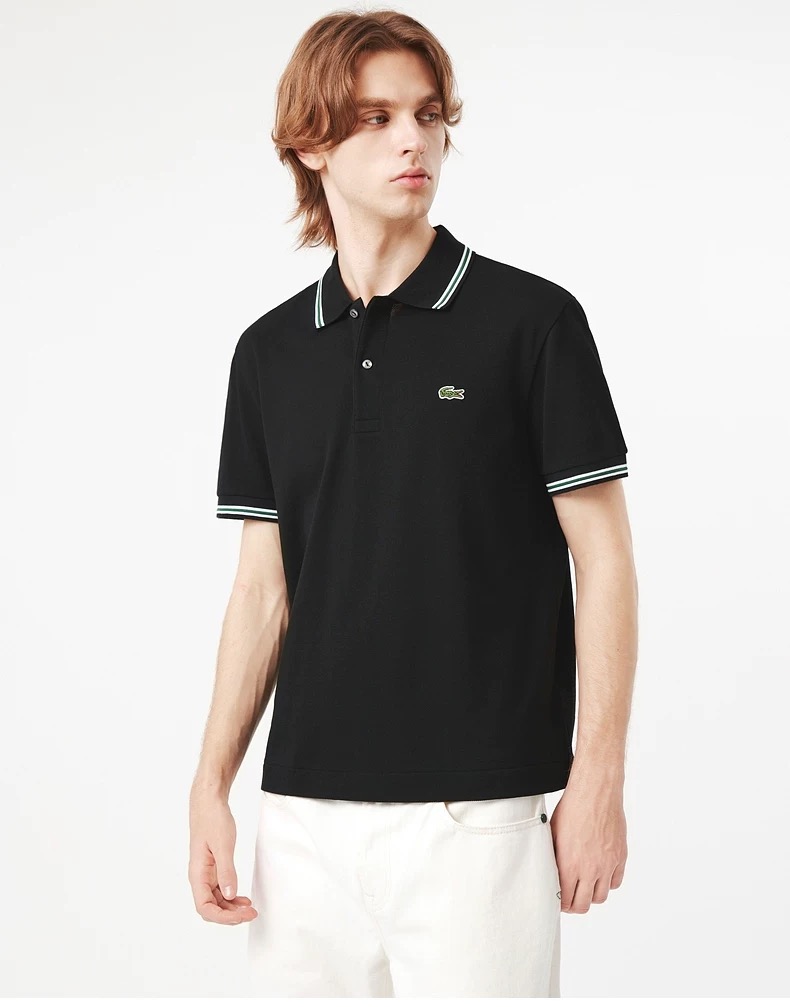 P110💰
Lacost*鳄鱼男士撞色珠地棉Polo衫 Lacost*🐊男士珠地棉Polo衫
Size: M-2XL. 鳄鱼绿/白色/黑色
跟着体重推荐来选就可以,这件包容性很高,卡码穿也不会显得很局促,不过还是更推荐有一些松弛感在,效果会更好一些外贸ZP单!面料都是原版来的,闭眼直接放心拍就行!要不是工厂适合做很多年的,这种品质的Polo真做不到今天的价格!透着乐吧!单纯如果光看面料都值了!搭配宽松的短裤+运动鞋,不含野心的穿搭干净赤诚;搭配深色休闲裤又有稳重温和的魅力,是运动 通勤 打网球 高尔夫球必不可少的一件~➡️不挑人的版型谁穿都好看,正肩的剪裁尤其能凸显男生优越的宽肩比例。干净利落的线条穿衣显瘦脱衣有肉,明确勾勒身材轮廓
合身的同时自带精致感
绿色色调格外高级 显白!而且两粒扣是经典中的经典,怎么穿都不会错 干练又精神
奶油白无论男女没有局限!干净高级的穿衣look是跨越性别、年龄、阶层的经典!再过十几年依旧流行!
黑色 没有传统polo的正式 更多了一份随意慵懒!带着一定的露营休闲风的polo还是第一次见,配什么都超级nice!
合身版型不挑身材,整个的适配度非常高!
正肩剪裁配上流畅线条,自带精致感
宽松的袖子带有一点支棱的效果,微收的袖口又让效果变得合理收容,单独说版型这件就已经好穿到爆了!
常规的衣长,怎么搭配都不会出错 ,不管是配牛仔裤、休闲裤、短裤都不挑经典的翻领设计 撞色螺纹针织材质,门襟另有顺色两粒纽扣点缀,时尚又休闲
辅料纽扣原版开模,主打的就是花最少的米,买最值的品!
后领条都有定织的顺色压条定型,肩线流畅立体,一切都是刚刚好
袖口弹力撞色螺纹拼接设计,刺绣鳄鱼🐊瓦片的线条立体饱满、色泽均匀、自带精致感!
上班族通勤必备 尤其是男生~
袖口和领口弹力撞色螺纹拼接设计
出来的效果真的越看越顺眼 很舒服~
进口yuan版面料,定织定染 80支双股长绒100% 纯棉材质!
面料的表面呈疏孔状 似蜂巢状 比起普通针织布更为吸汗 透气 干爽和耐洗
触感松软,柔韧不厚重,具有爽滑质感 手感细腻 垂顺有型 不易变形 经久耐穿!
实物很柔软 加上特殊的针织工艺 自带一定的弹力 上身没有束缚感~
舒适度超级高,贴肤没有丝毫压力感,透气感 贴身感都太好了,摸起来就是那种柔柔滑滑的,可以穿一整个夏天
舒适度超级高,贴肤没有丝毫压力感,透气感 贴身感都太好了,摸起来就是那种柔柔滑滑的,可以穿一整个
夏天
三标吊牌齐全,品质嘎嘎好,送人不怯场,父亲节不错的选择~