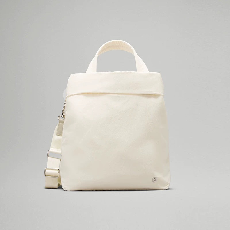 Lululemon sports bag featuring a 19L capacity, suitable for everyday - Bag 2