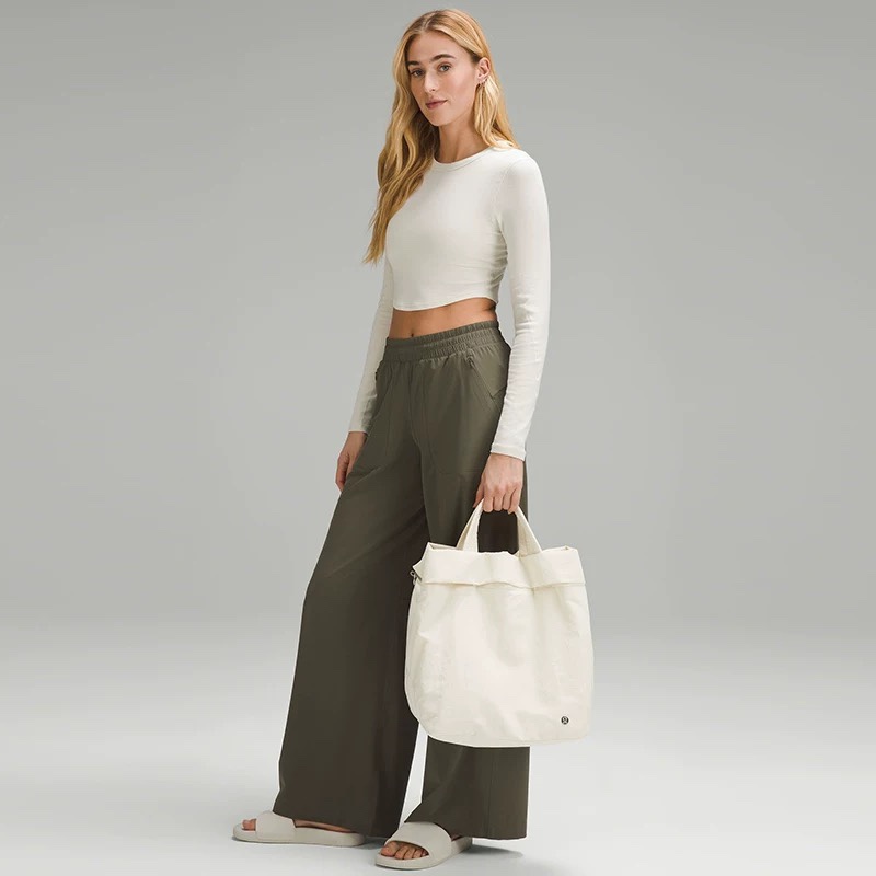Lululemon sports bag featuring a 19L capacity, suitable for everyday - Bag 6