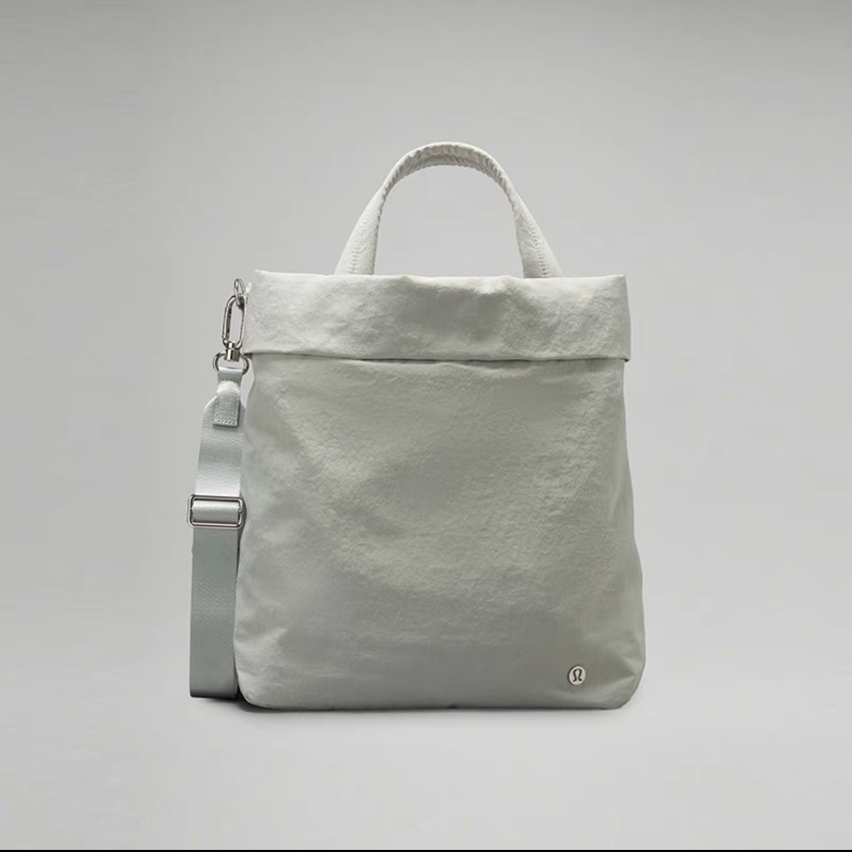 Lululemon sports bag featuring a 19L capacity, suitable for everyday - Bag 5
