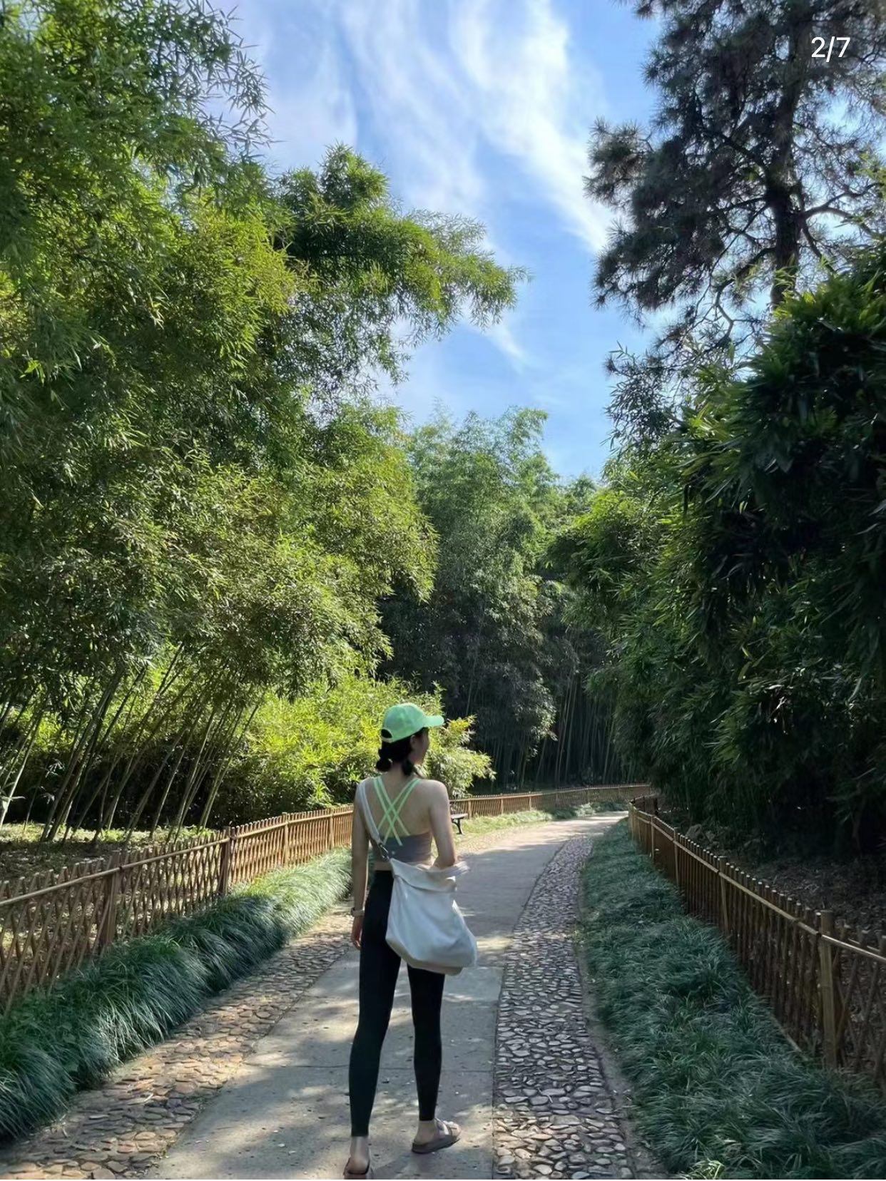 很好搭配，容量很足的哈，通勤上学、健身都没问题！ 7