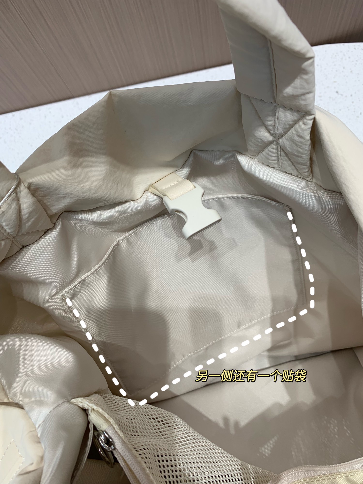 Multiple pockets inside for convenient zoning and storage - Lifestyle 4