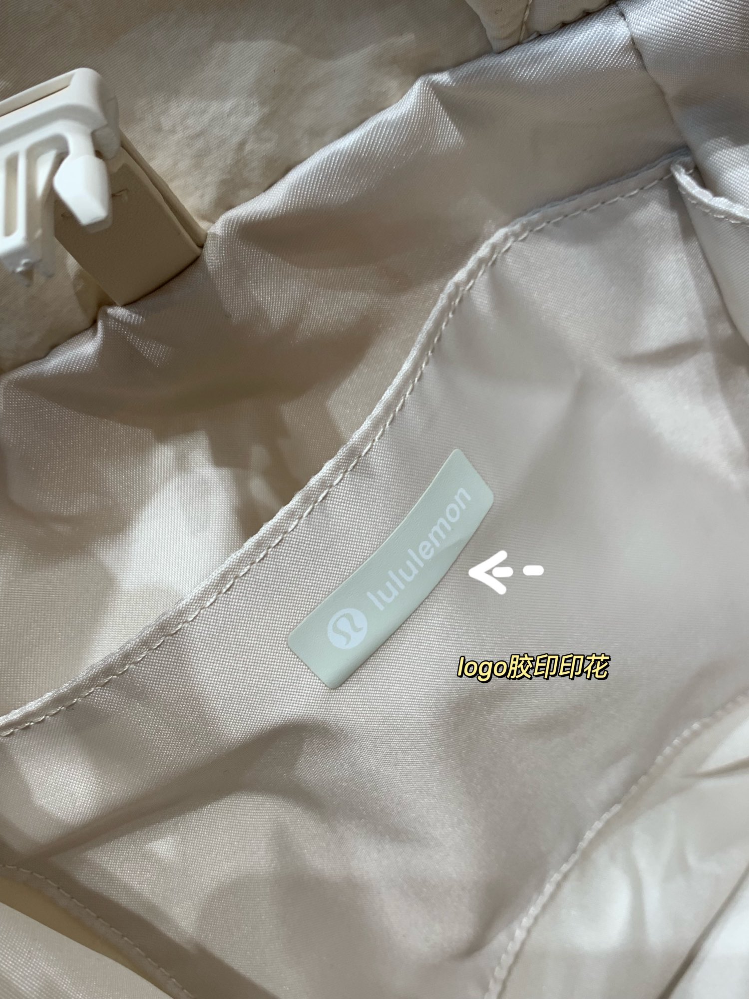 Multiple pockets inside for convenient zoning and storage - Lifestyle 2
