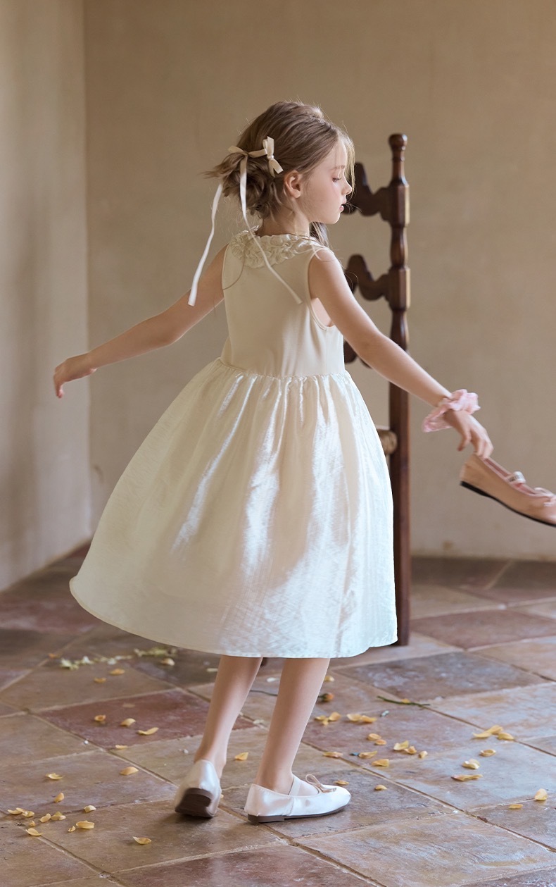 89.9@ one piece fast selling ✅ Sizes 110-170. French little temperament feel, strong atmosphere~ Beautiful to the max o…
