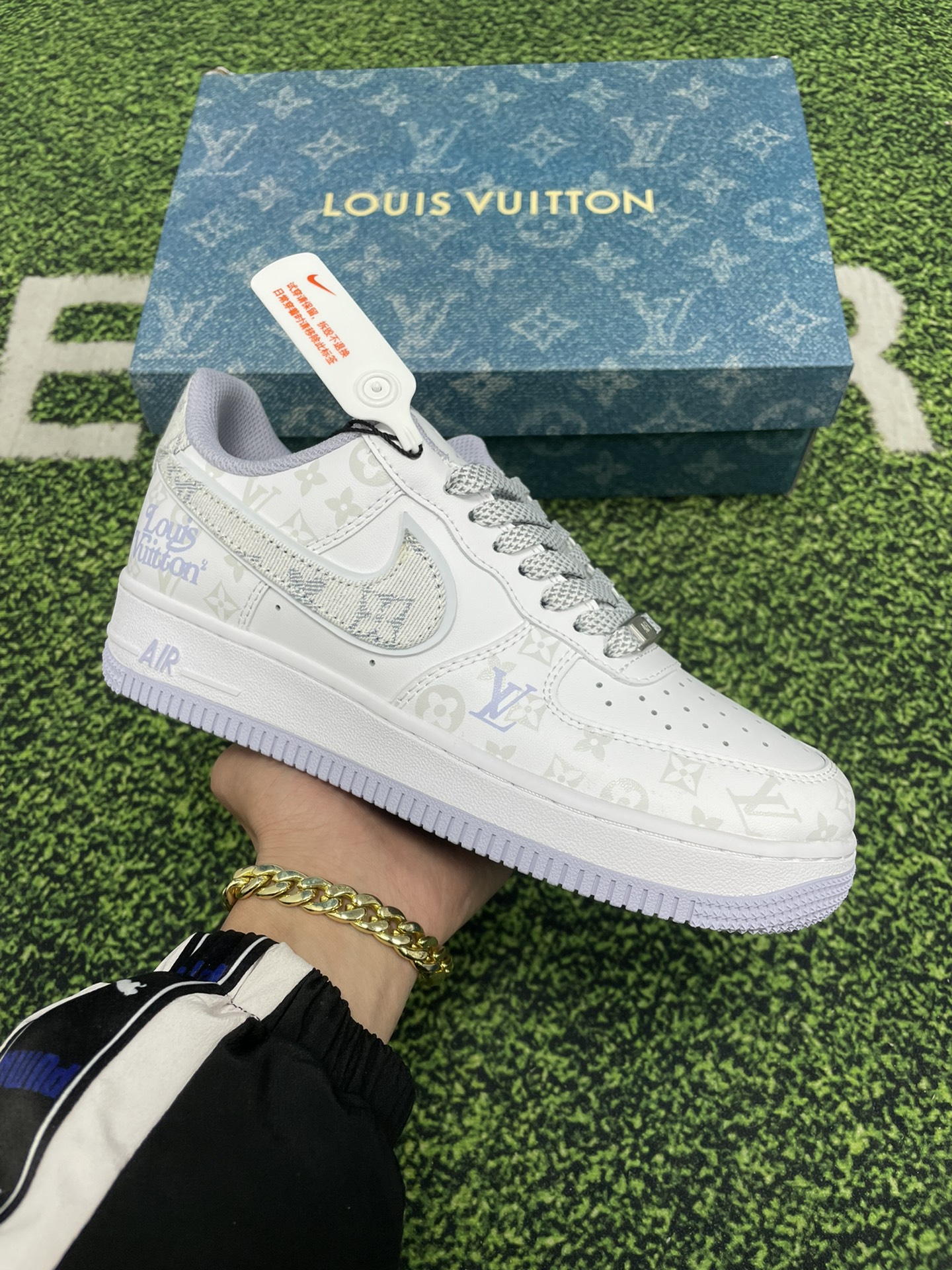 High-Quality Nike Air Force 1 LOW Cash Sale in Various Sizes