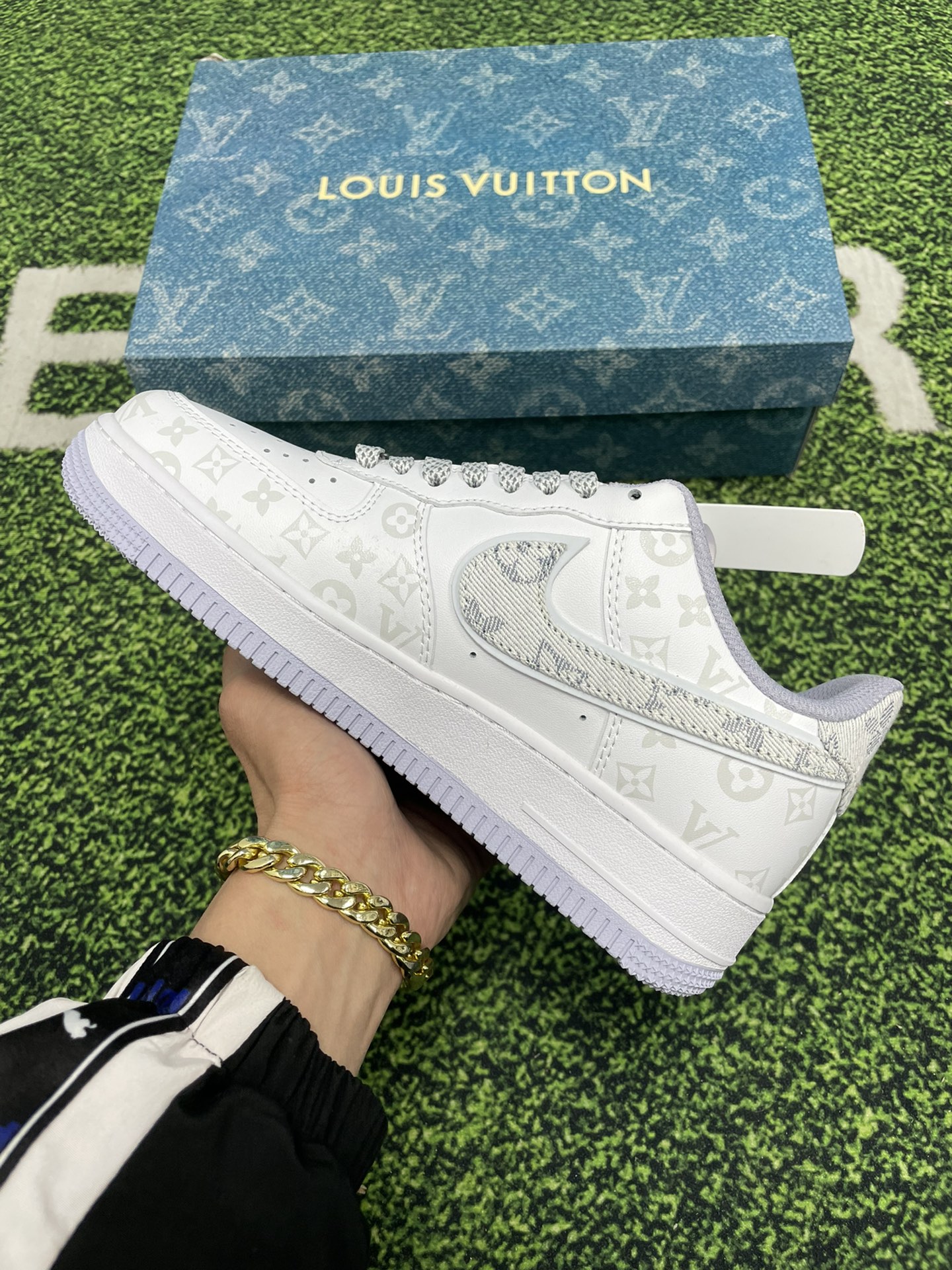 High-Quality Nike Air Force 1 LOW Cash Sale in Various Sizes - 图片 3