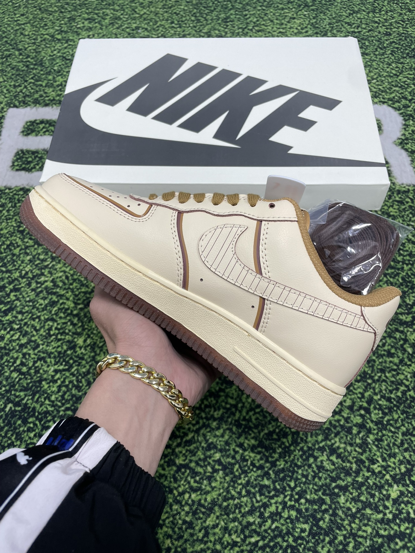 High-Quality Nike Air Force 1 LOW Cash Sale in Various Sizes - 图片 3
