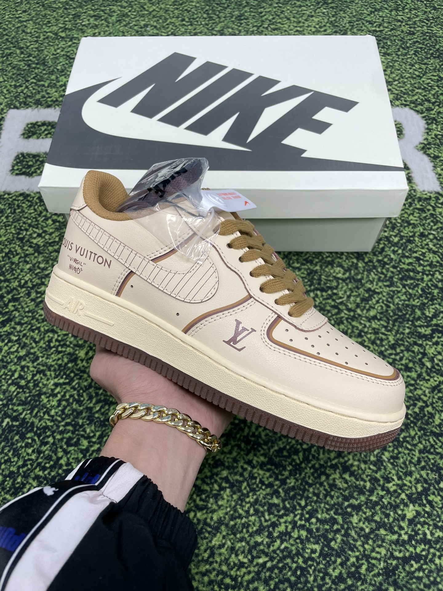 High-Quality Nike Air Force 1 LOW Cash Sale in Various Sizes