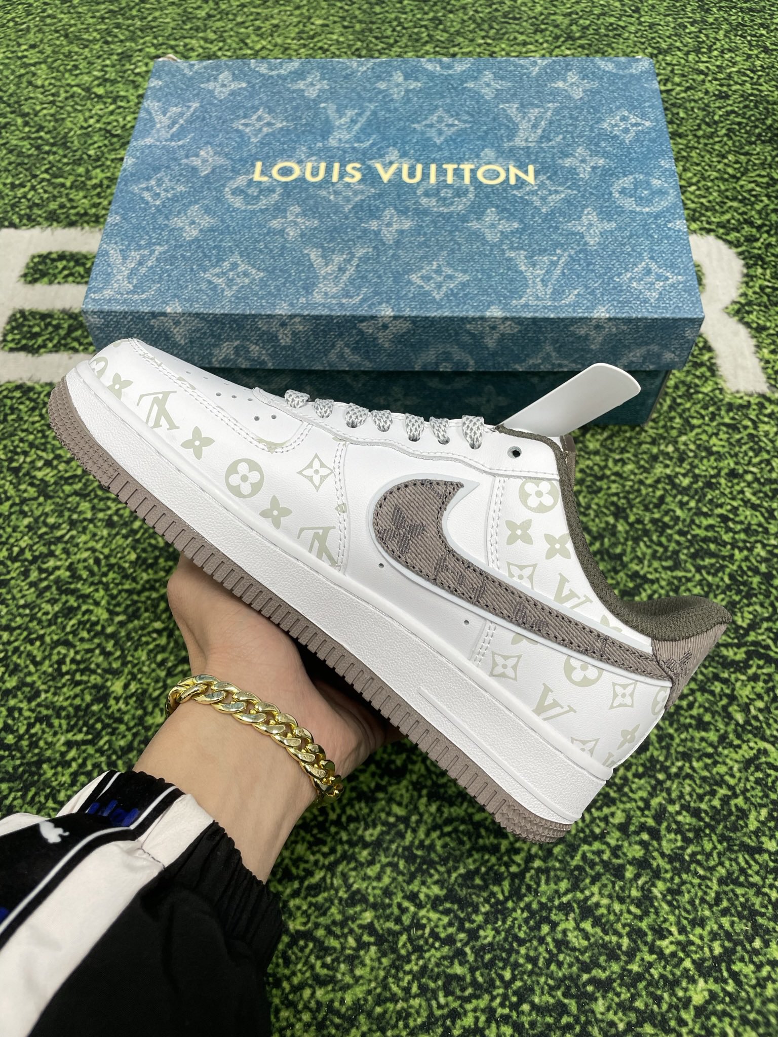 High-Quality Nike Air Force 1 LOW Cash Sale in Various Sizes - 图片 3