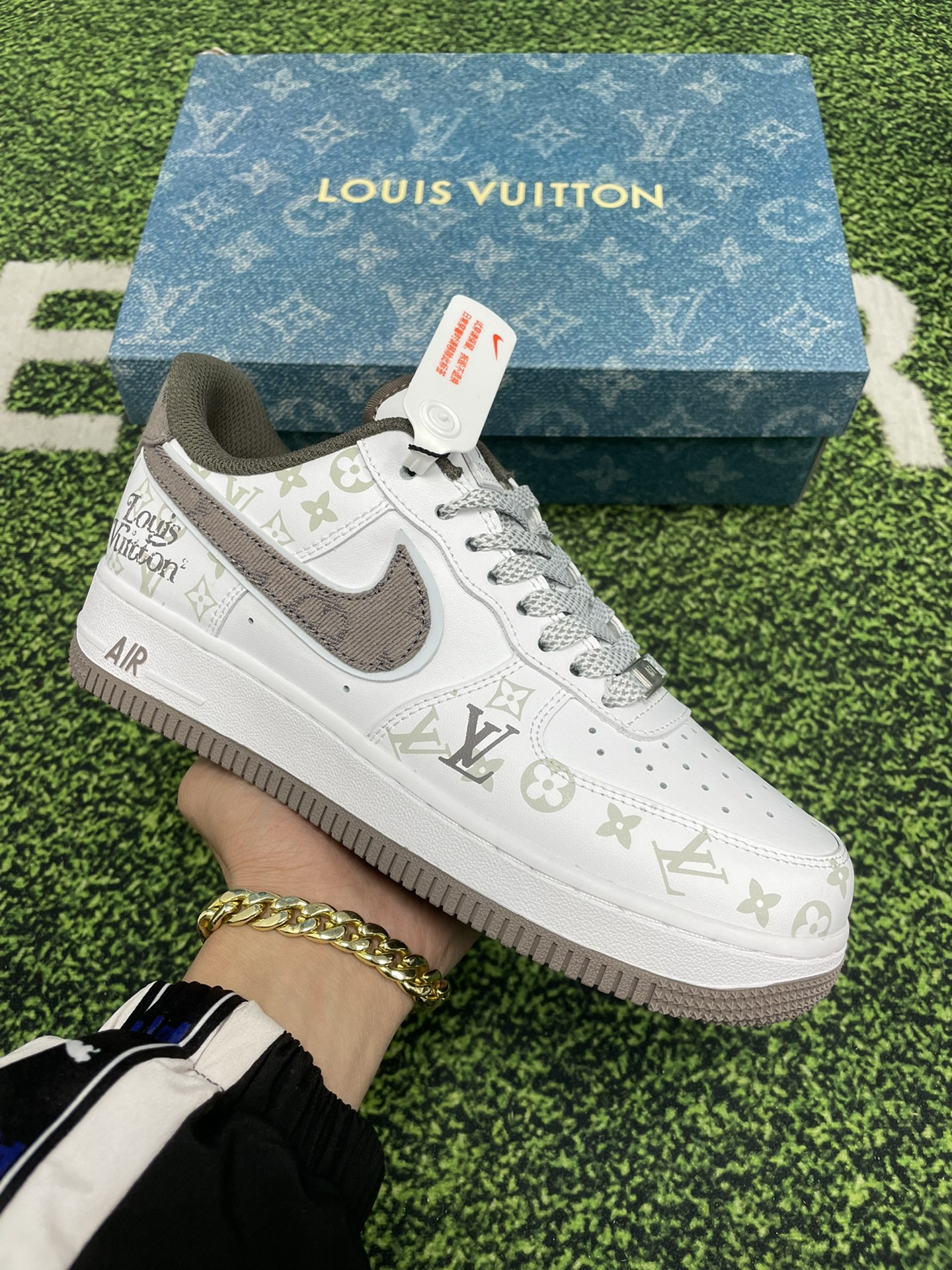 High-Quality Nike Air Force 1 LOW Cash Sale in Various Sizes
