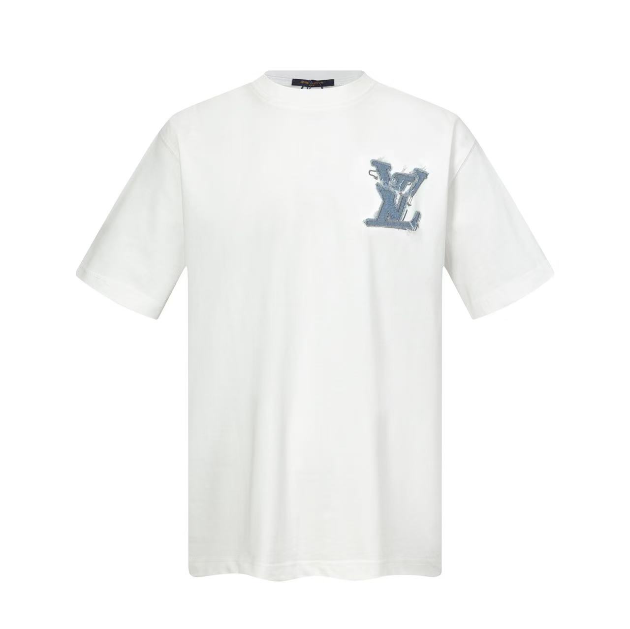 Camiseta P110 LV denim con parche bordado. La tela está hecha de algodón peinado de doble hilo 26s hilado compacto. El …