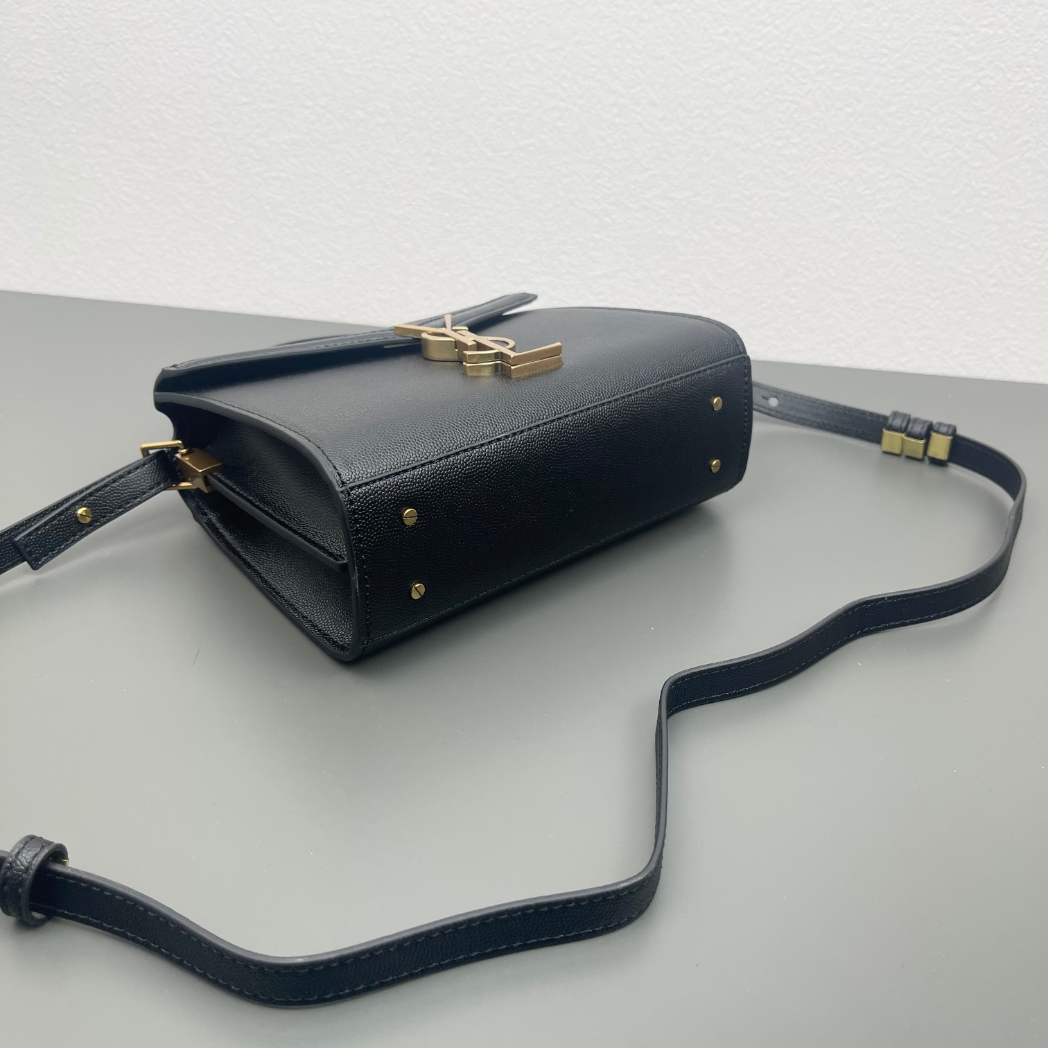 Saint Laurent Classic Handcrafted Luxury Leather Shoulder Bag Ref 4