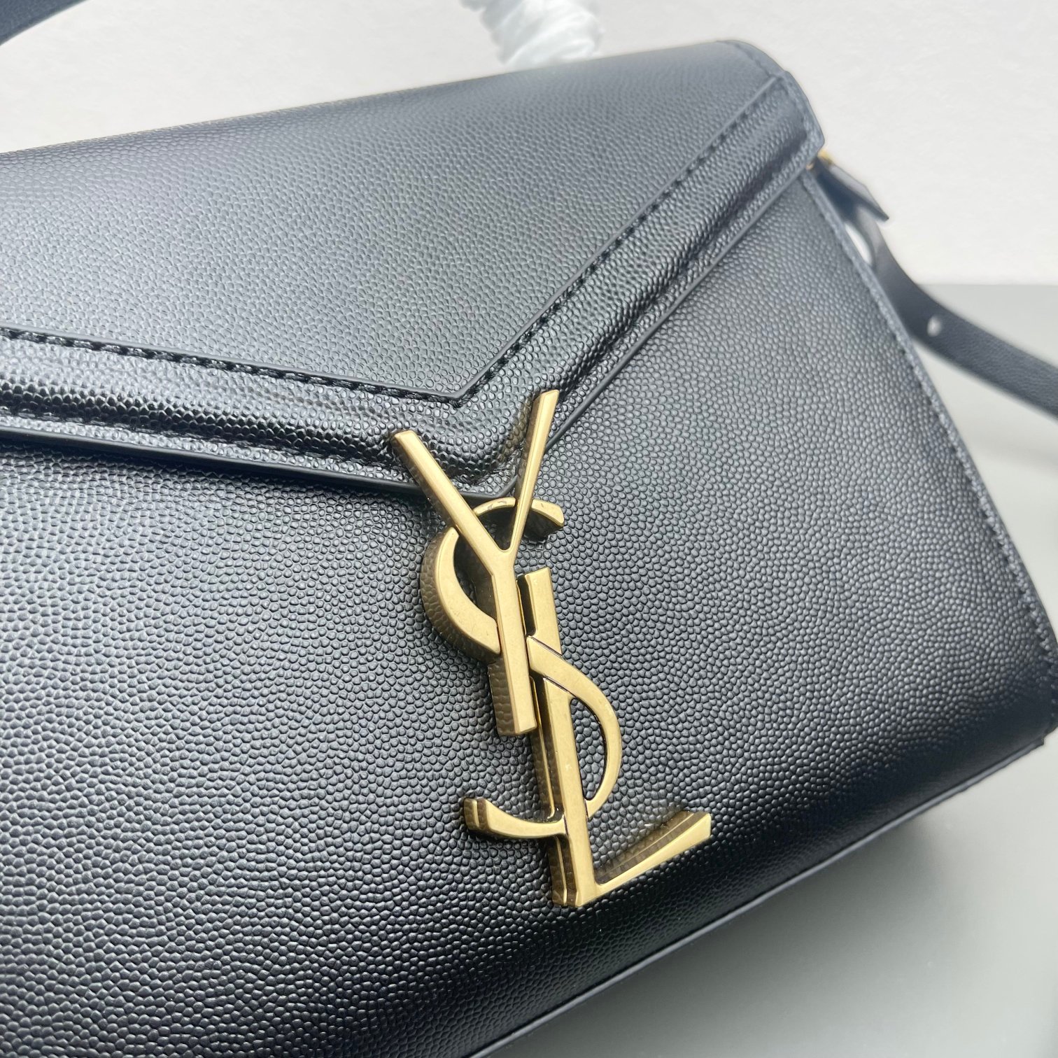 Saint Laurent Classic Handcrafted Luxury Leather Shoulder Bag Ref 5