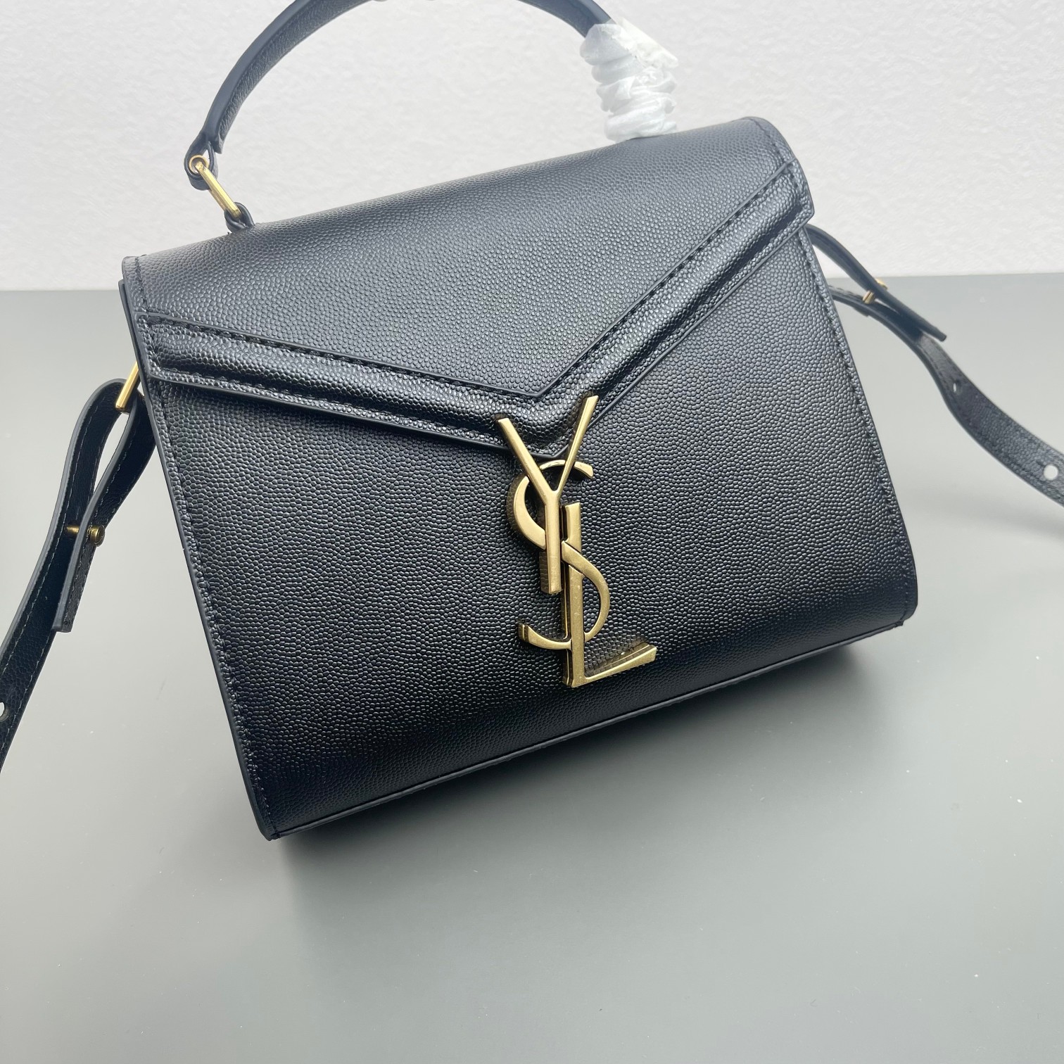 Saint Laurent Classic Handcrafted Luxury Leather Shoulder Bag Ref 8