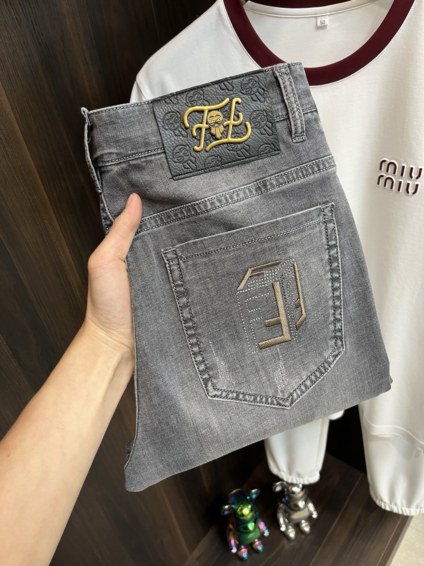 NO:123576,But after the New Year!  The main recommendation is Fendi Spring exclusively for new styles of Fendi men's fashionable casual jeans, new spring pants, high-end European version original single trend fashionable casual trousers, high breathability and comfort, impeccable details, brand element design concept, reflecting high quality. It presents casual cut, and the upper body style is superb!  Number of codes 29-38 H new model first release, fendi, fendi, jeans, alexander wang19860909可年后！ 主推 Fendi 春独家专供新款芬迪潮男时尚休闲牛仔裤,春季新款裤子 高端欧版原单潮流时尚休闲裤子 透气舒适度高,细节无可挑剔,品牌元素设计理念,体现高品质.呈现休闲裁剪,上身版型超赞！ 码数29-38 H新款首发,,fendi,fendi,jeans,alexander wang,Men's clothing